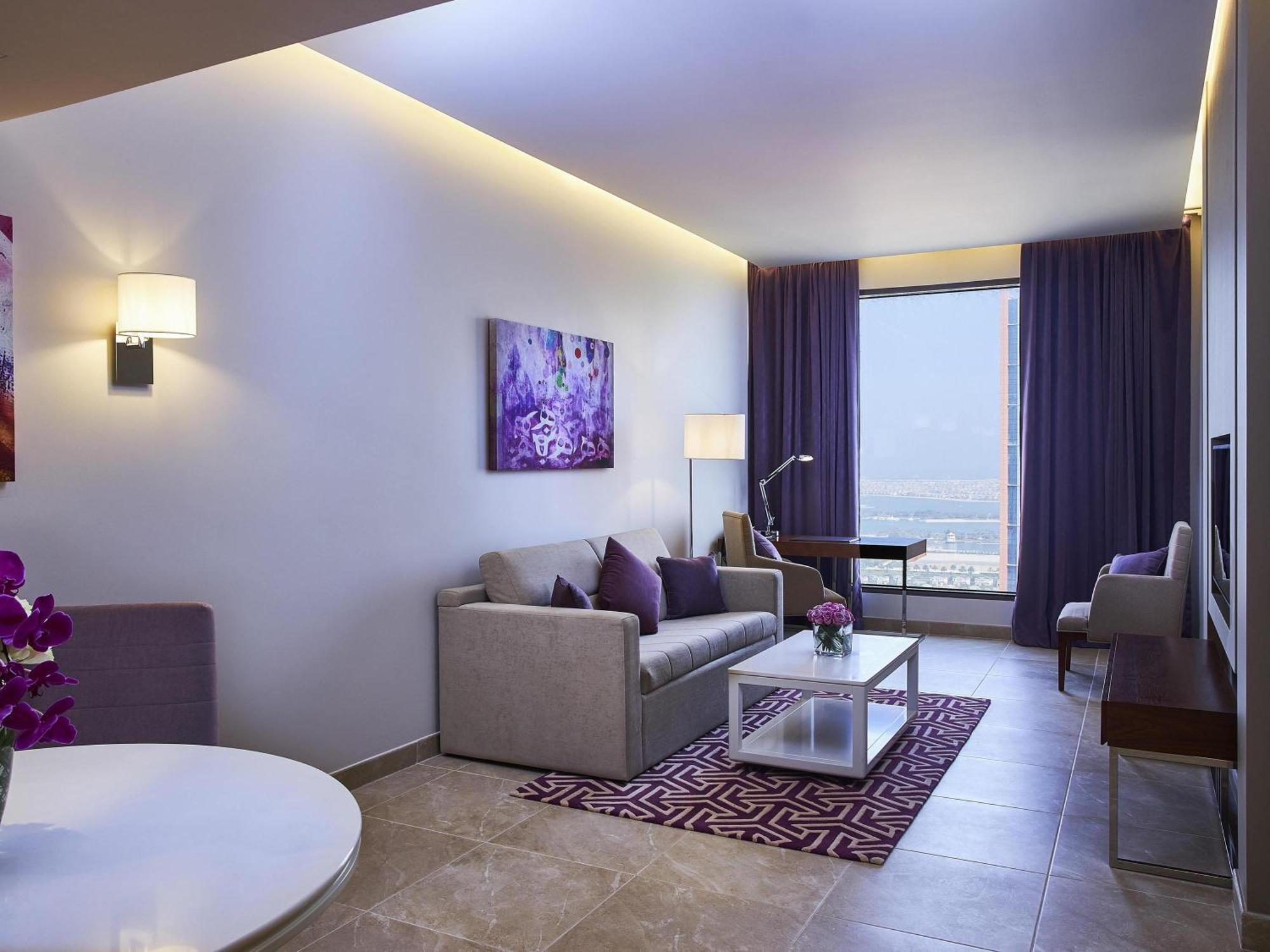 One-Bedroom Suite City View King OR Twin Next to Metro Station