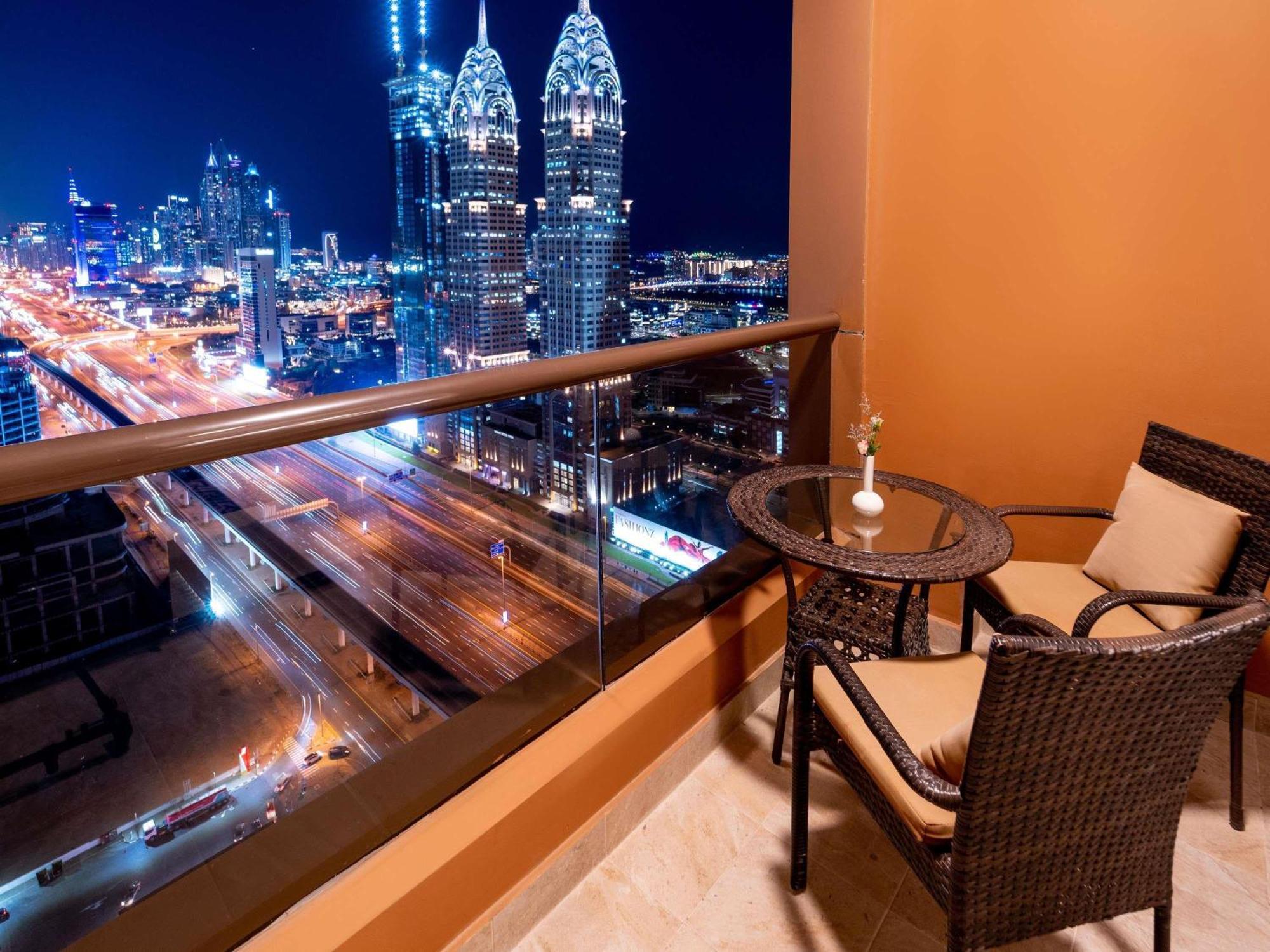 One-Bedroom Suite City View King OR Twin Next to Metro Station