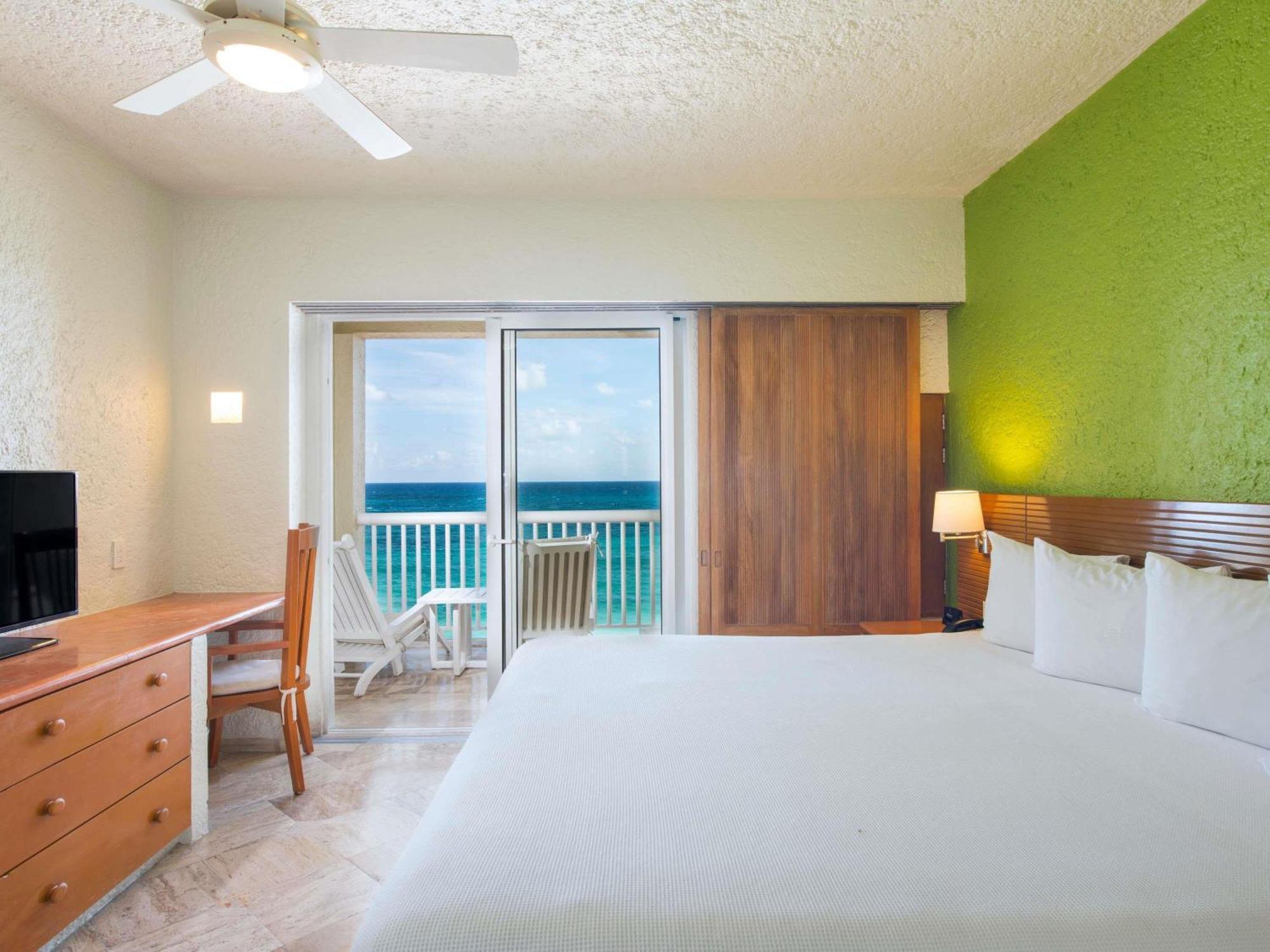 One-Bedroom King Suite Jacuzzi Balcony Ocean View