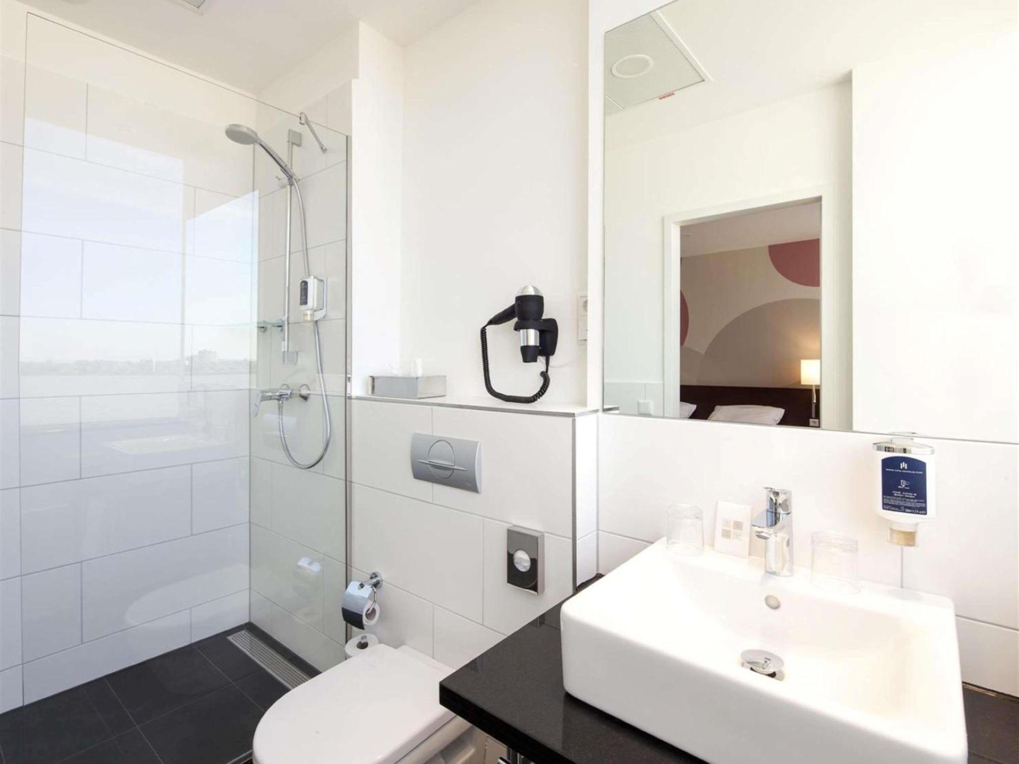 Standard Double Room Queen Bed