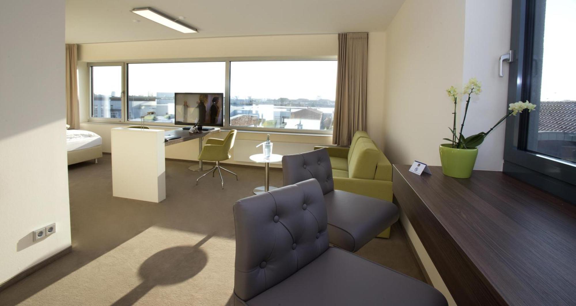 Suite Two Single Beds Sofa Bed