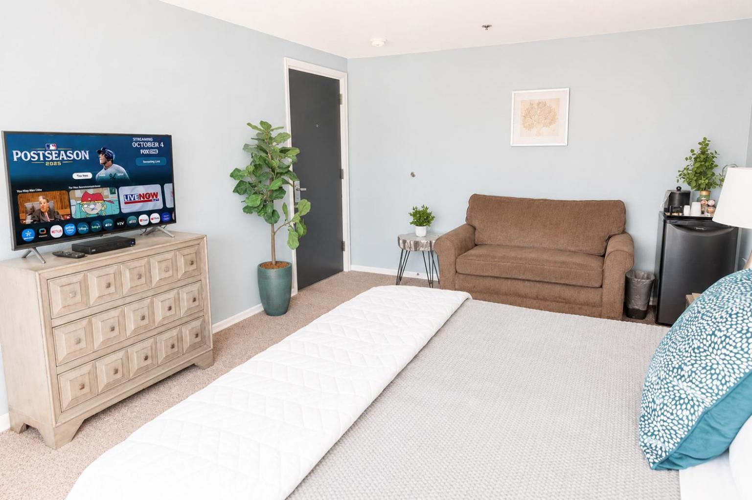 King Room Partial Ocean View Pet Friendly