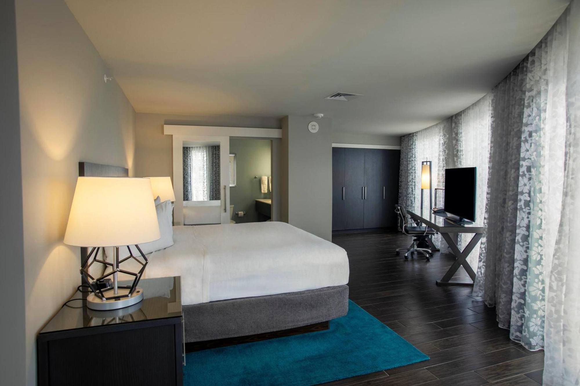 Grand Suite Intracoastal View Non-Smoking