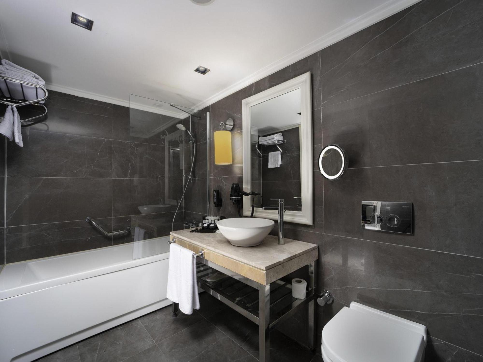 Deluxe King or Twin Room