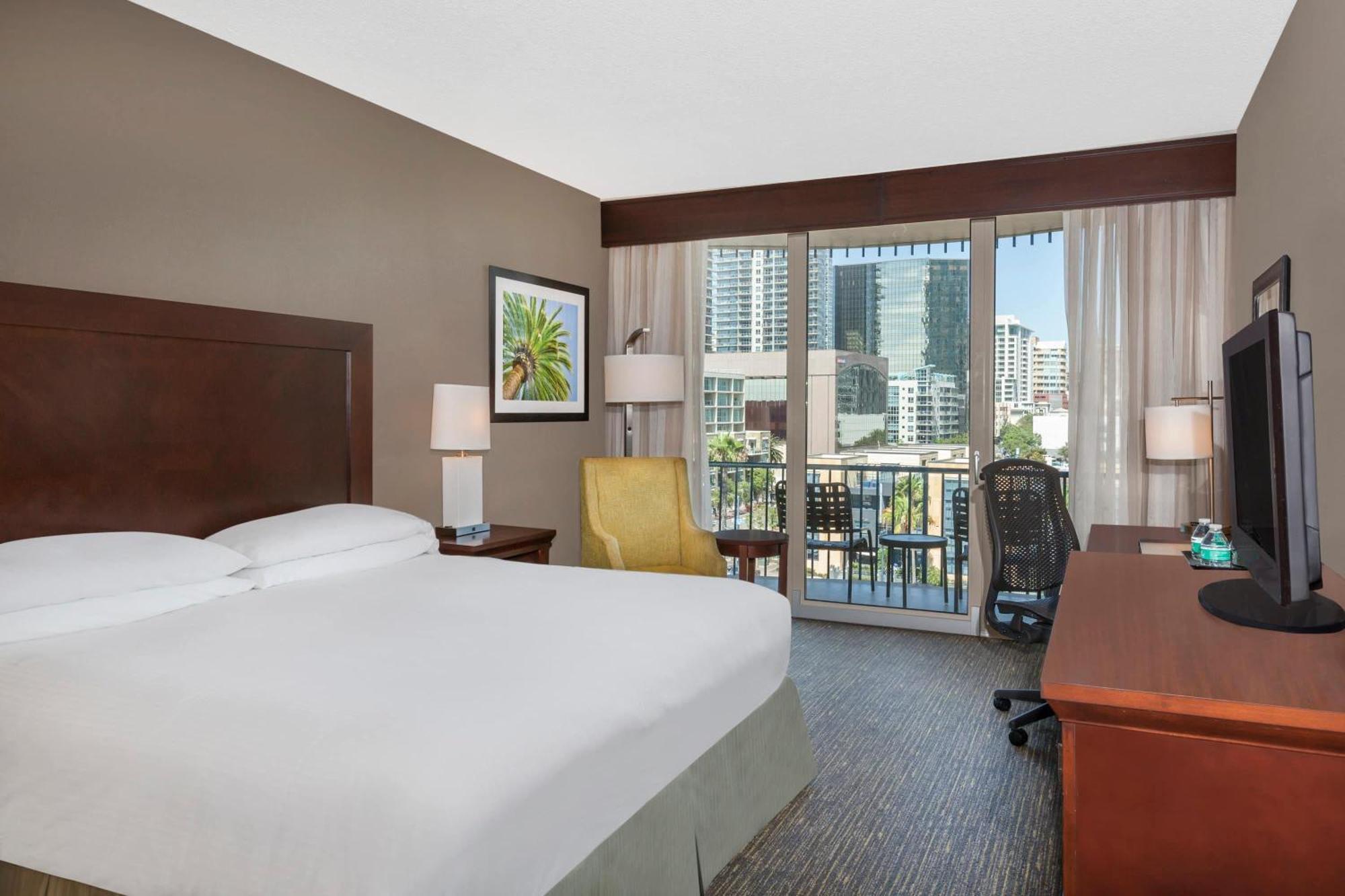 1 King Bed Superior Room Skyline View Non-Smoking