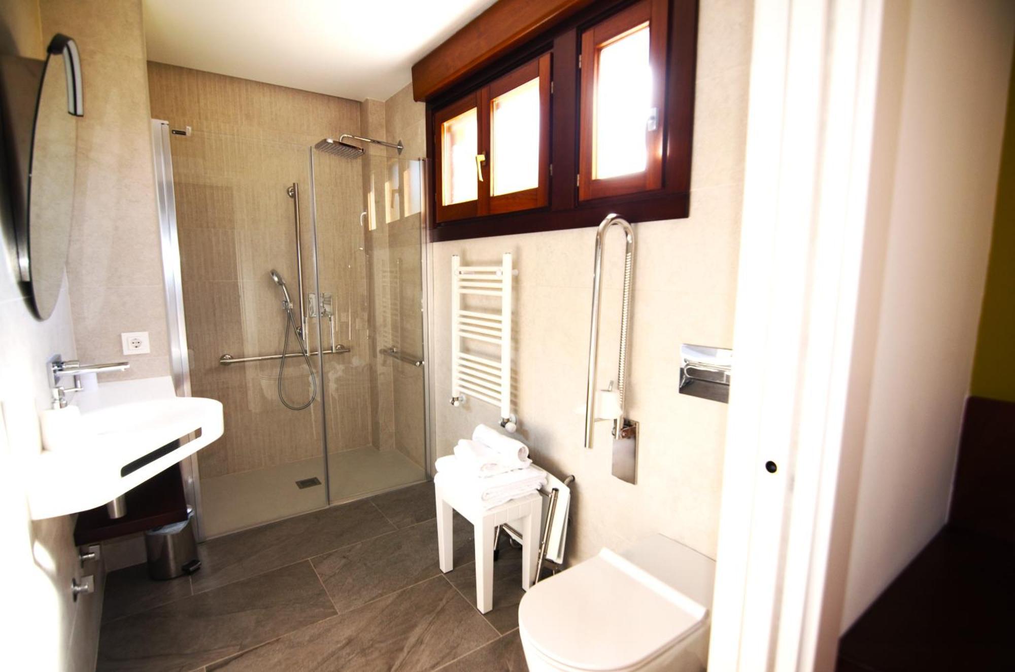 Twin Room Private Bathroom