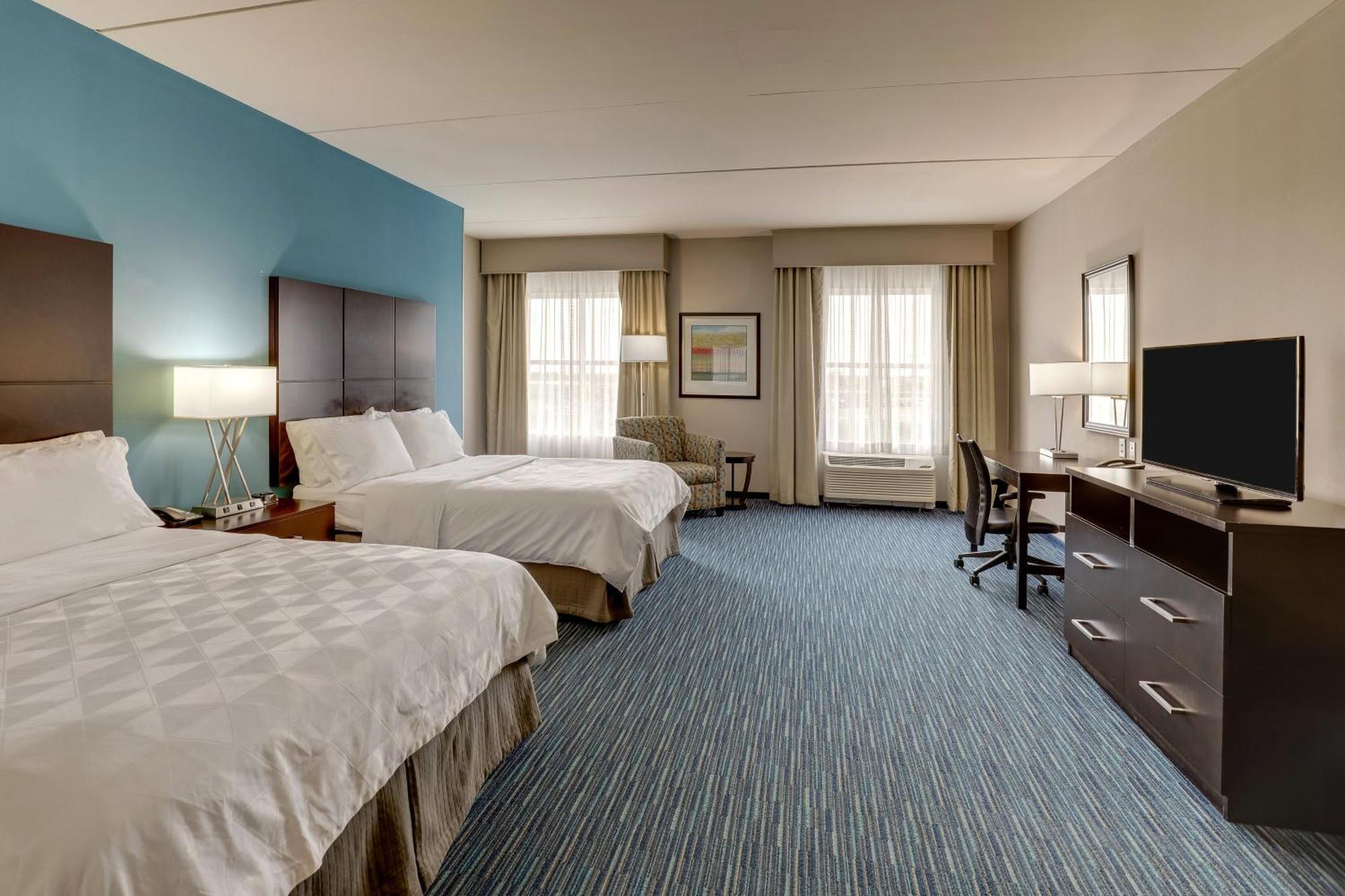 Queen Room Two Queen Beds Mobility Accessible Bathtub