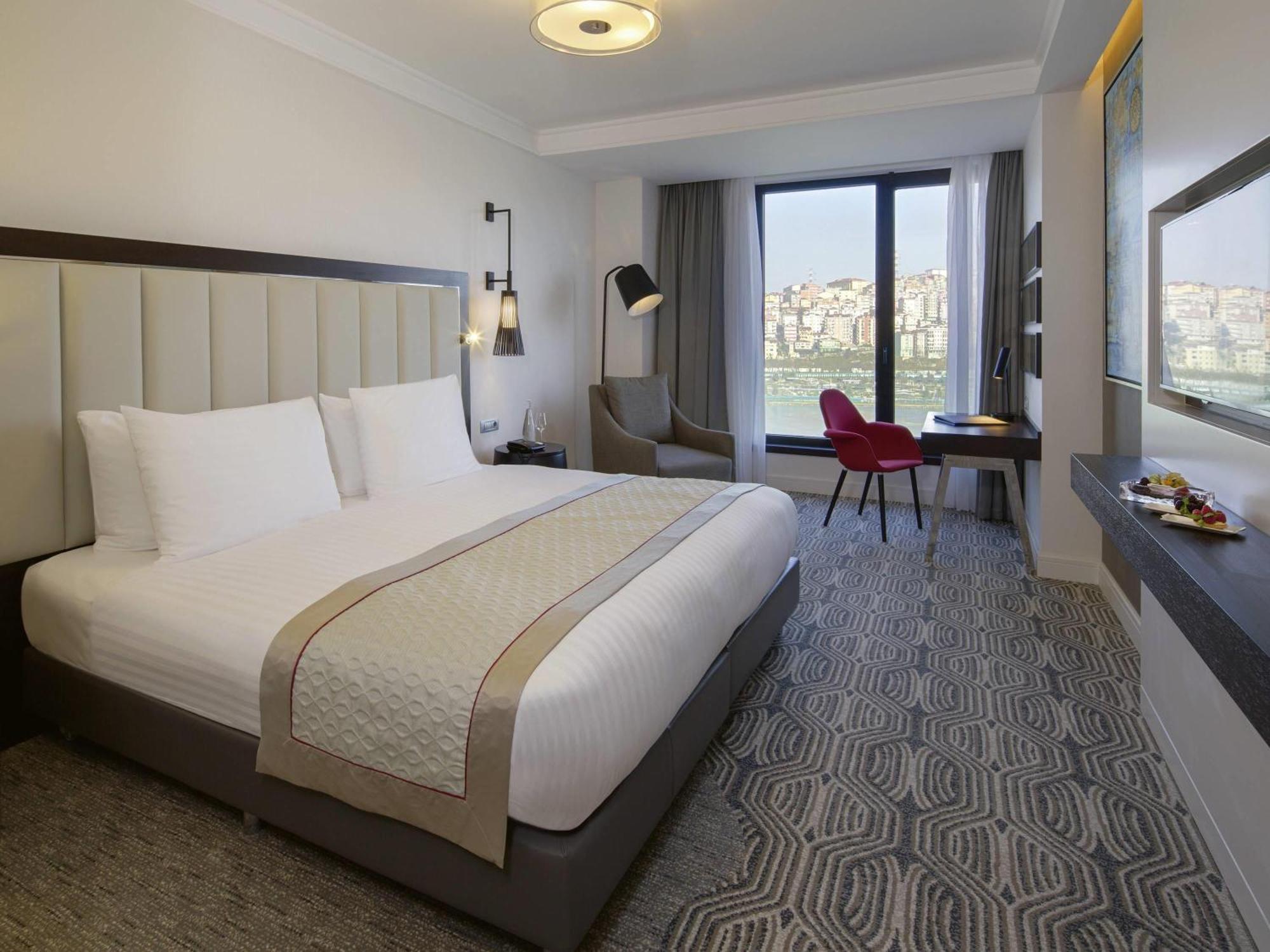 Deluxe King Room Sea View