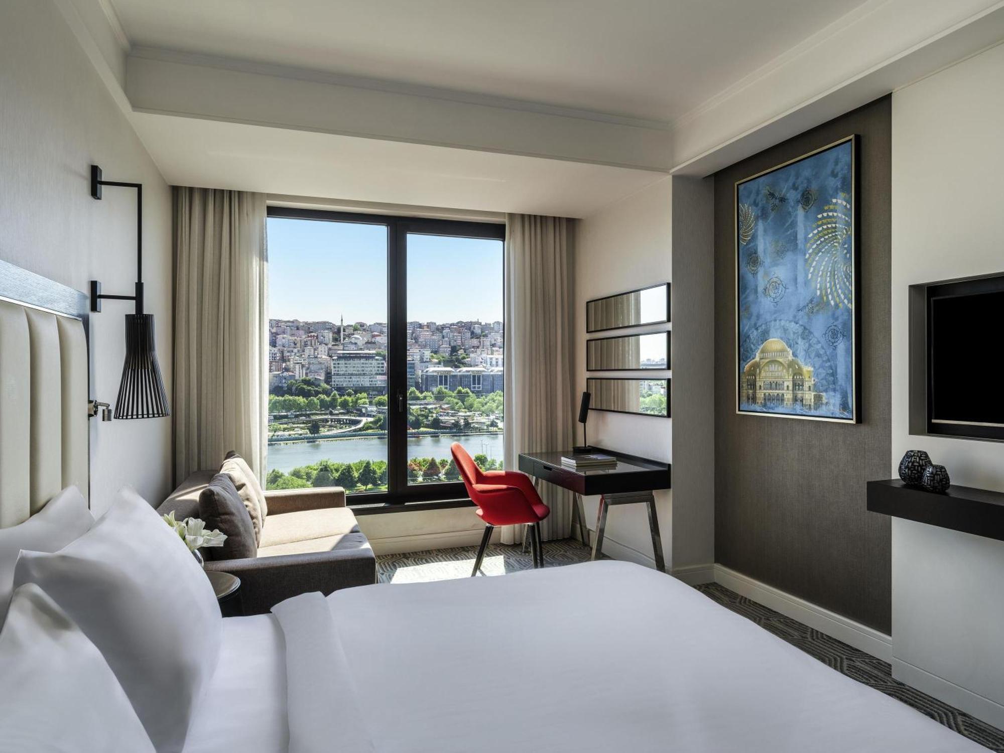 Deluxe King Room Sea View
