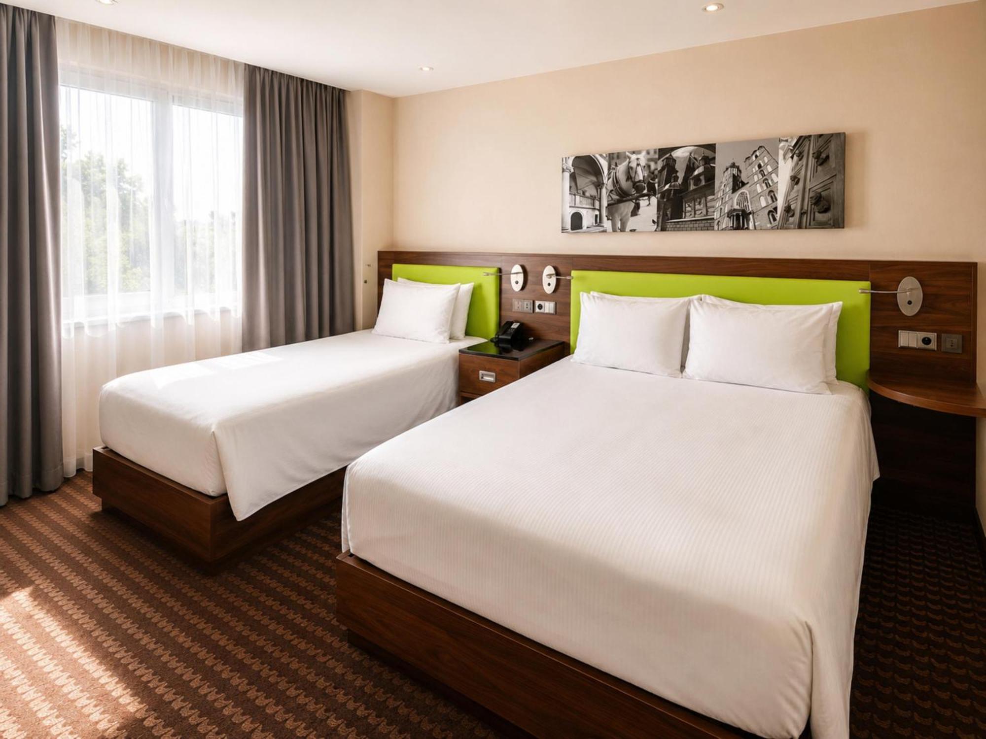 Room One Queen Bed One Single Bed