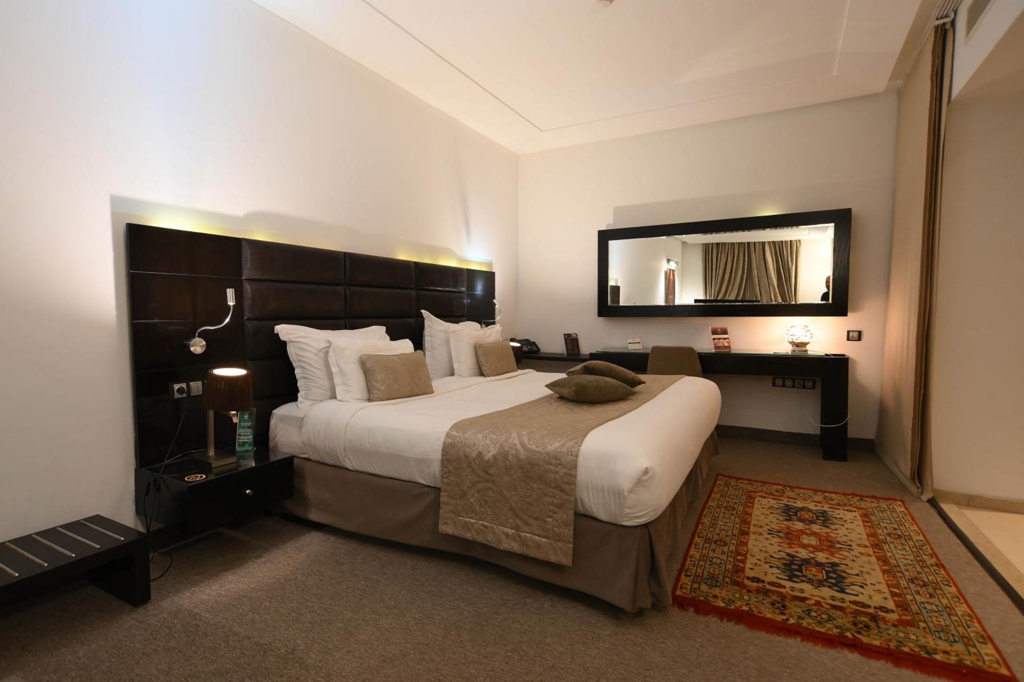 Deluxe Suite Spa Bath