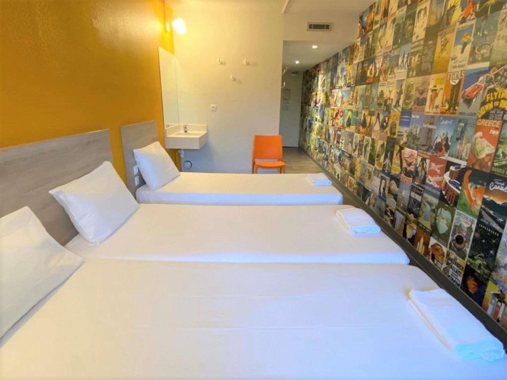 Room Two Single Beds Extra Bed