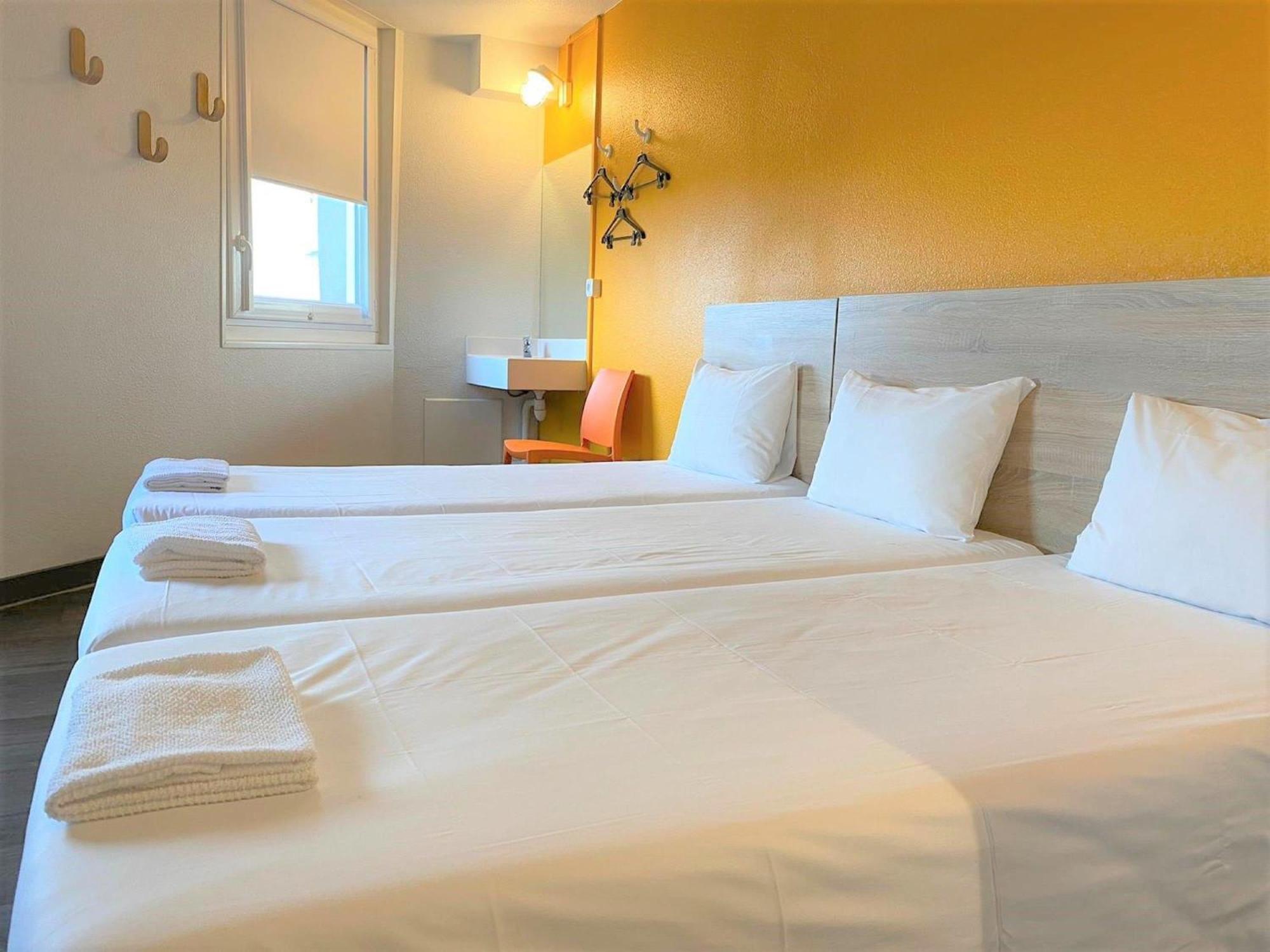 Room Two Single Beds Extra Bed