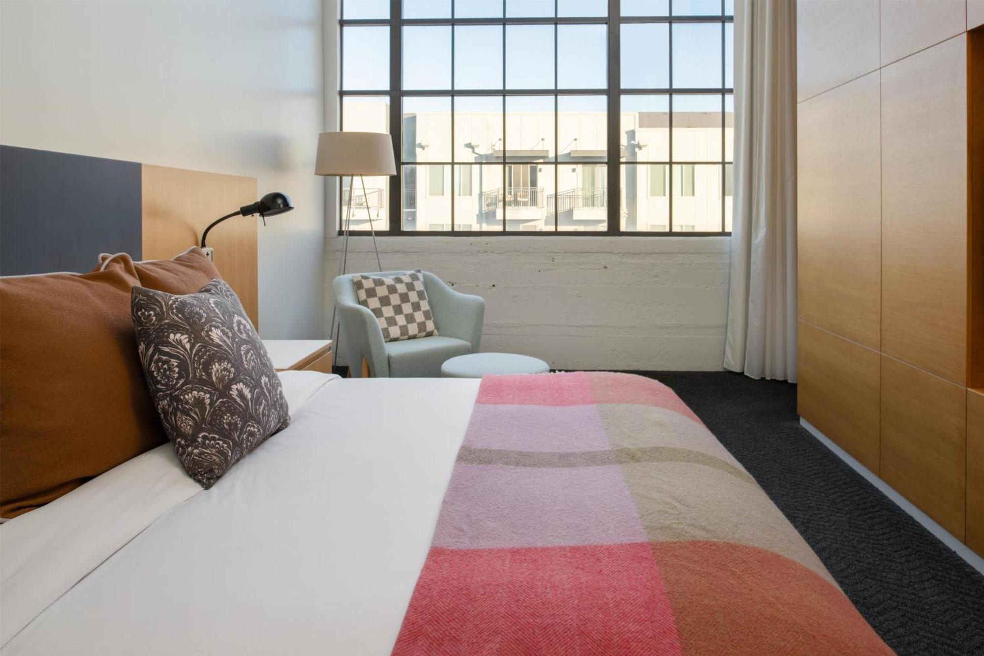 Deluxe Loft Suite
