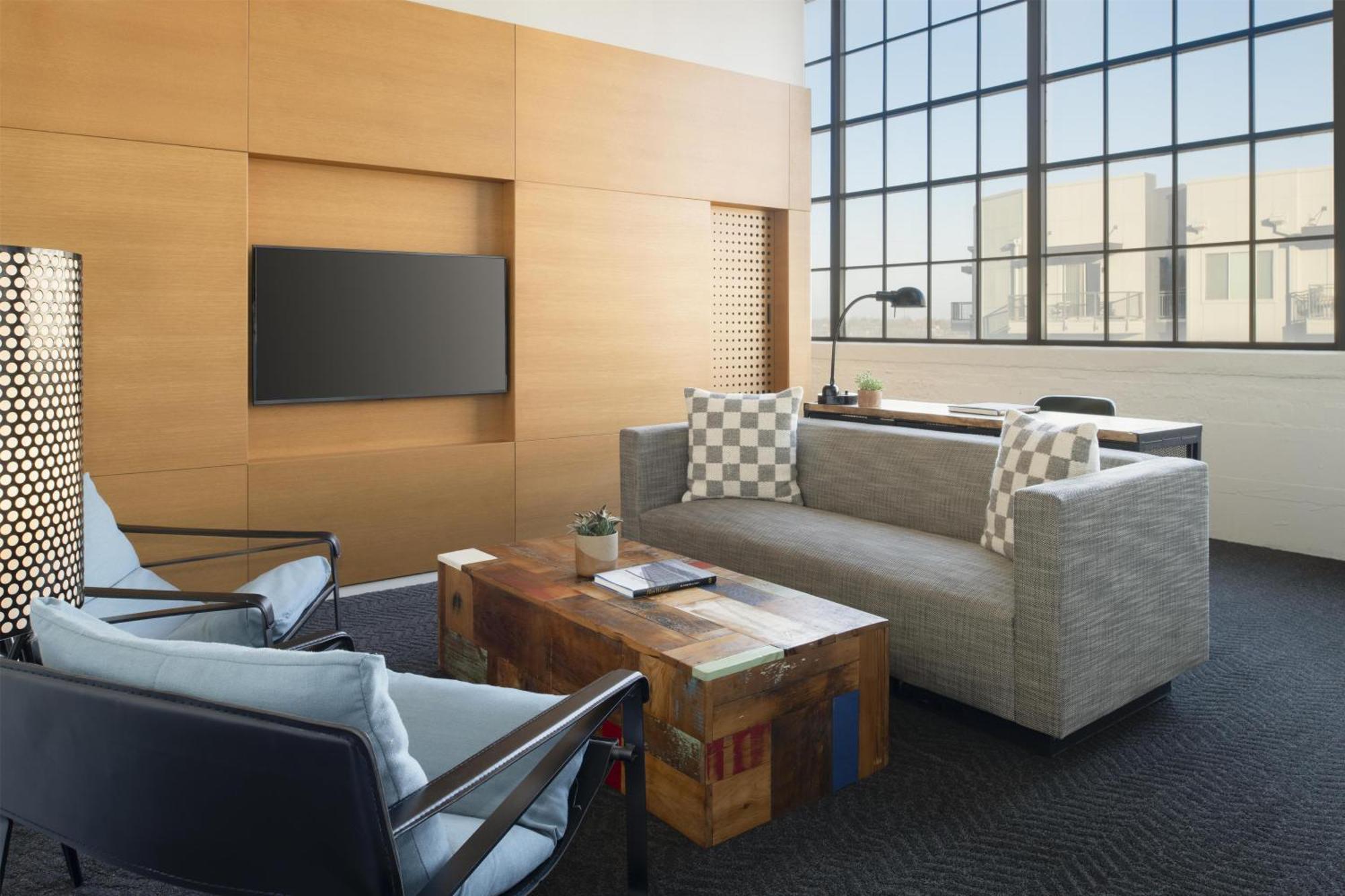 Deluxe Loft Suite