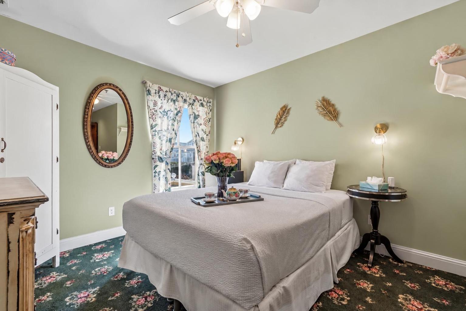 Deluxe Queen Room