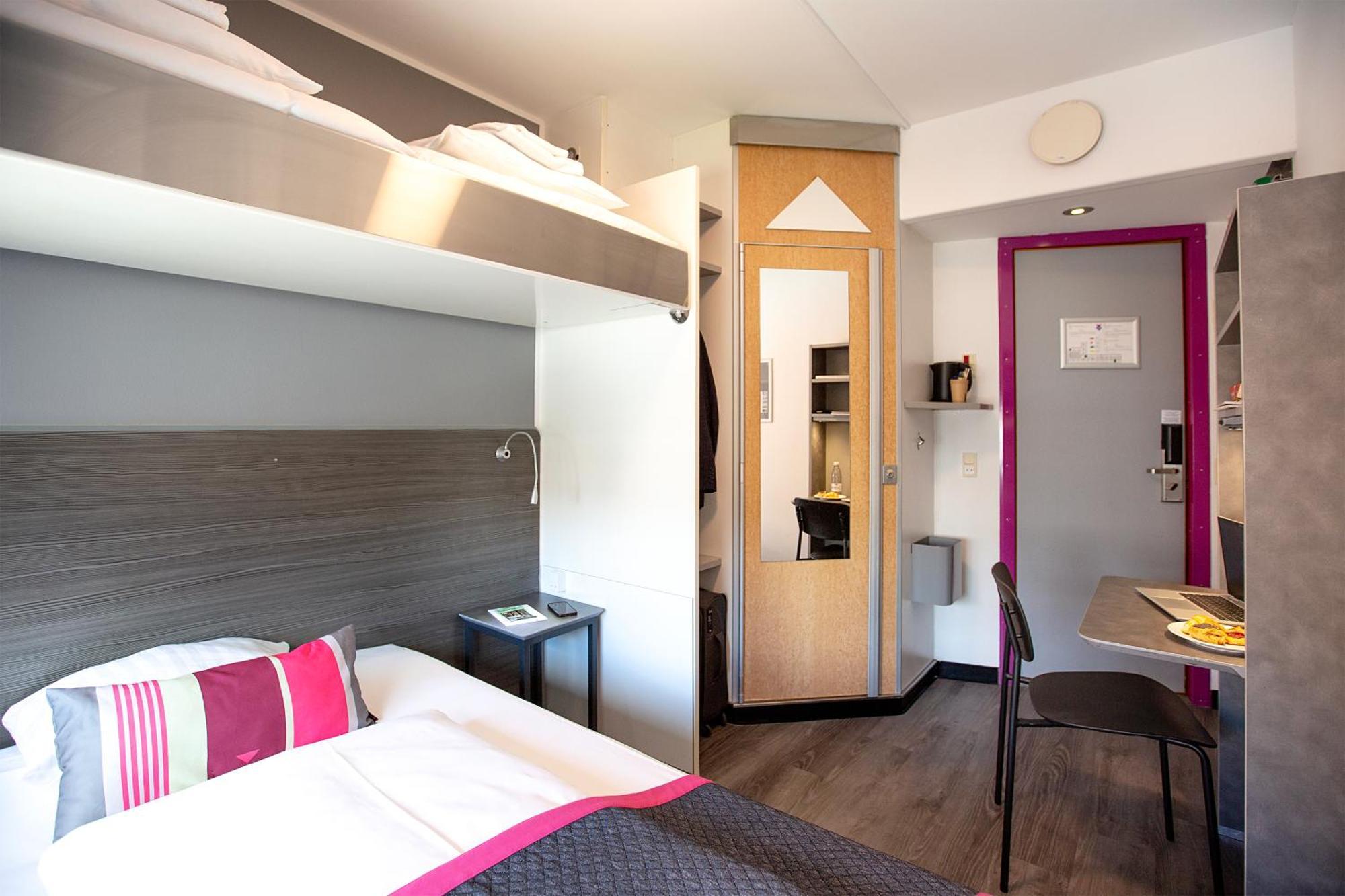 Standard Queen Room