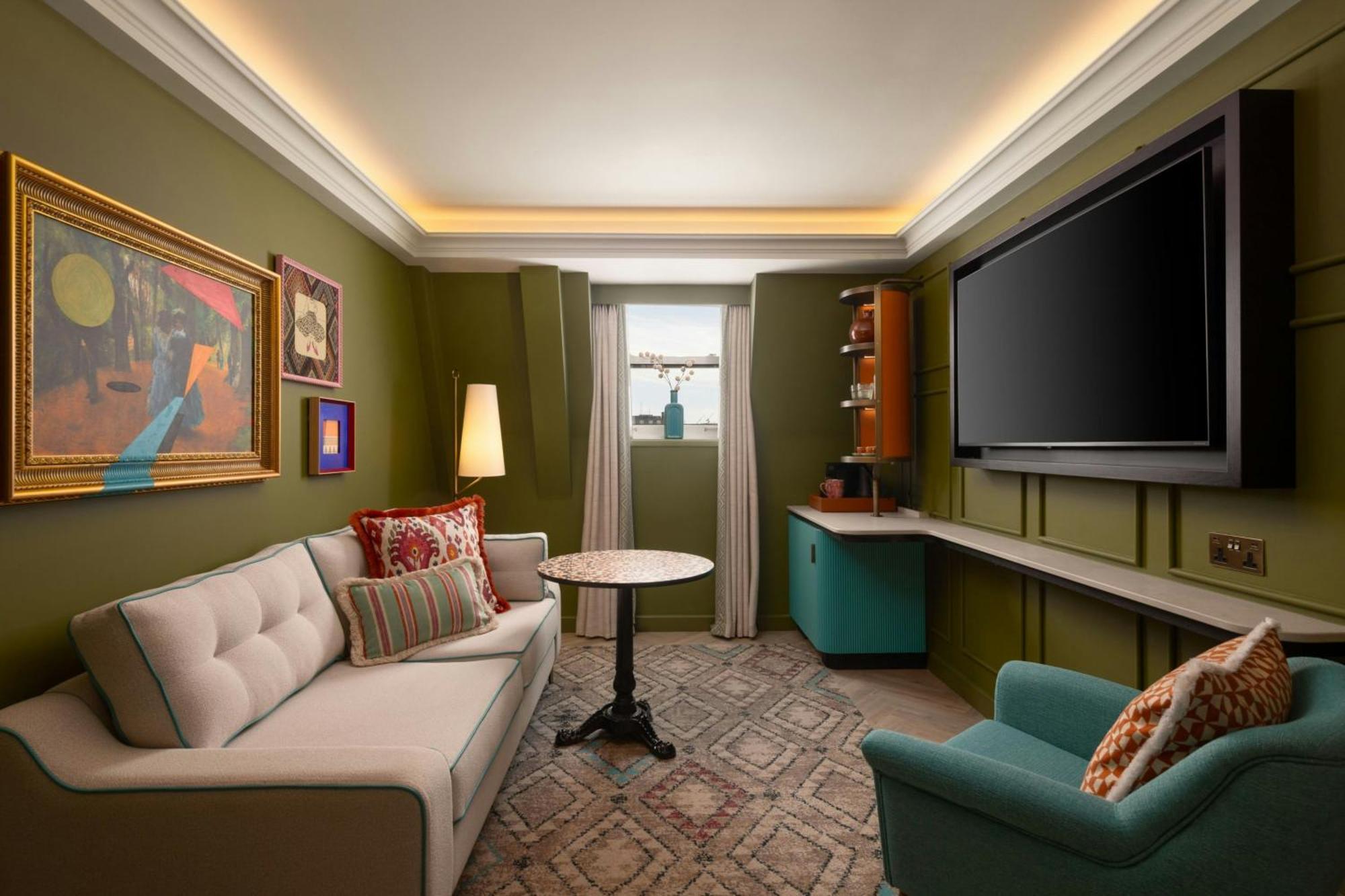 Townhouse King Suite City View