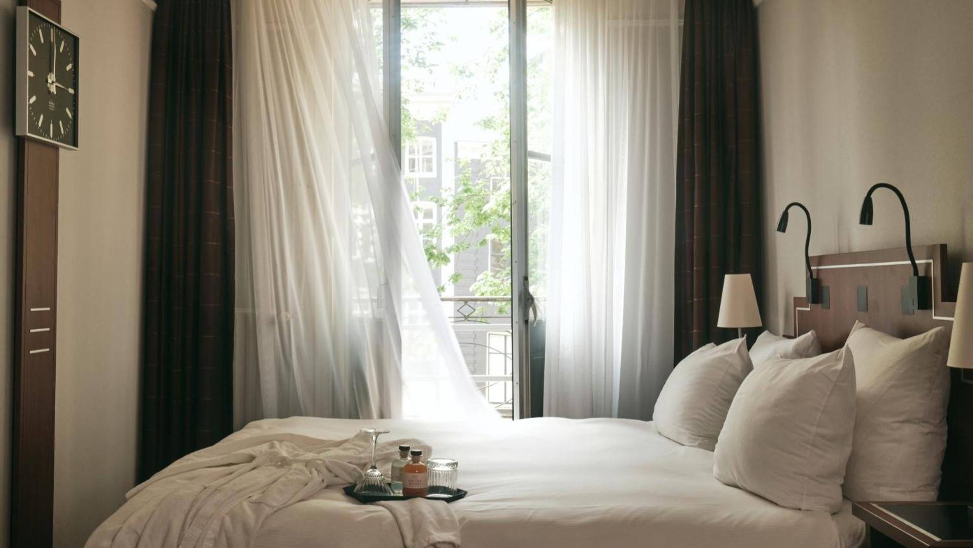 Comfy room canal view