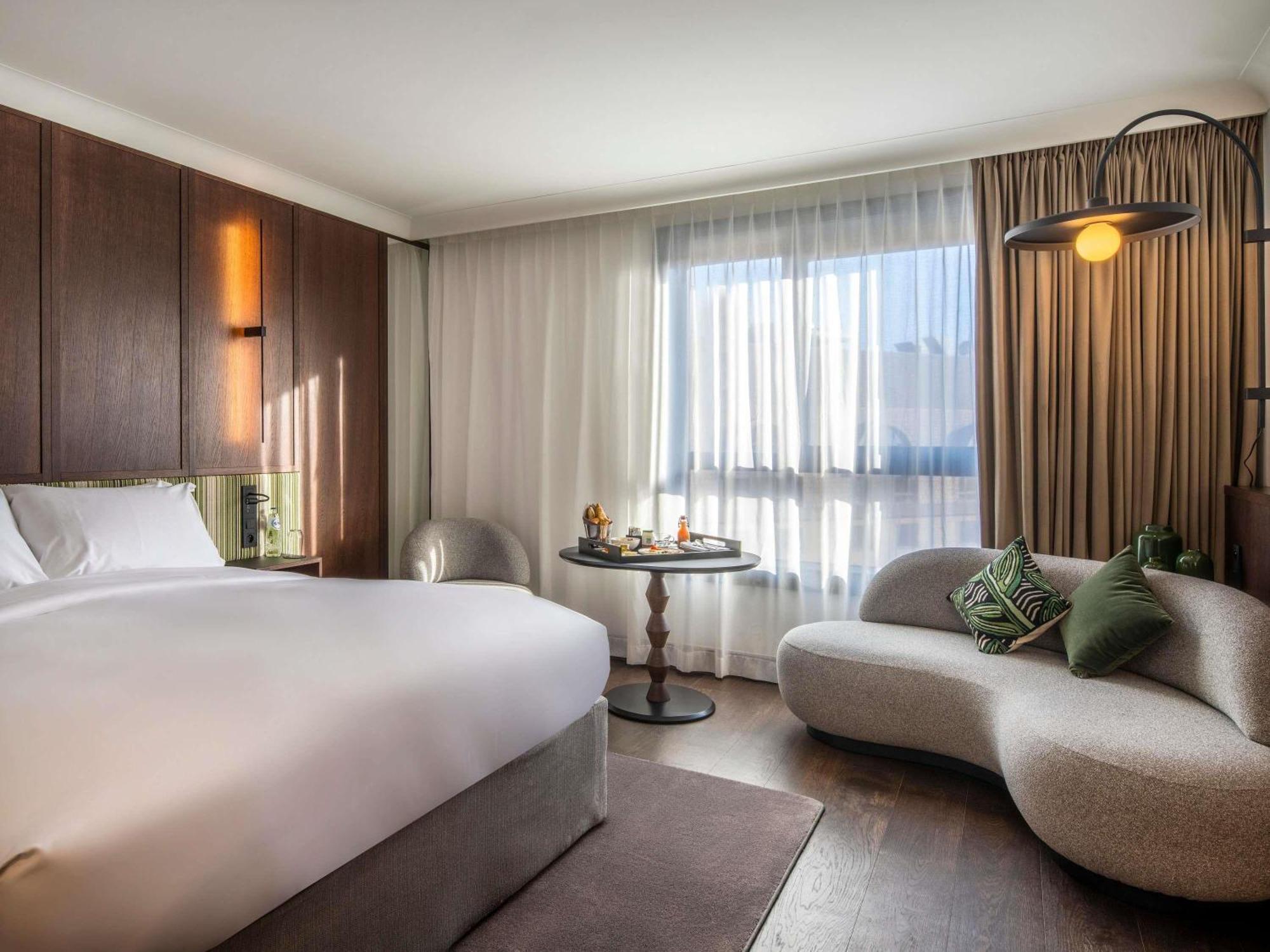 Deluxe King Room Garden View