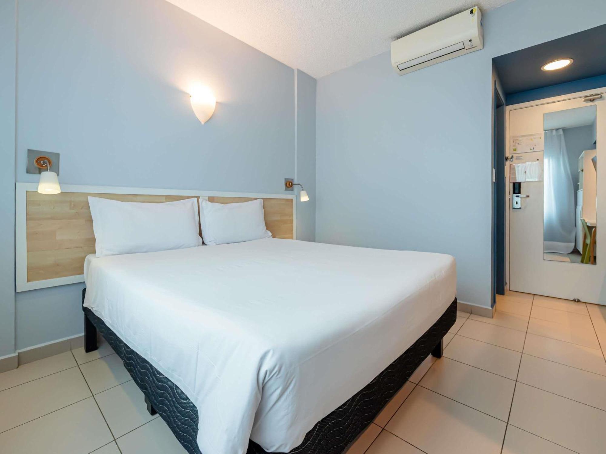 Standard Apartment One Queen Bed