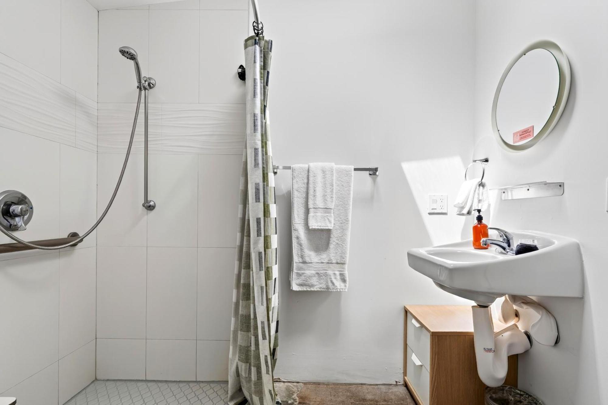 Accessible Queen Studio