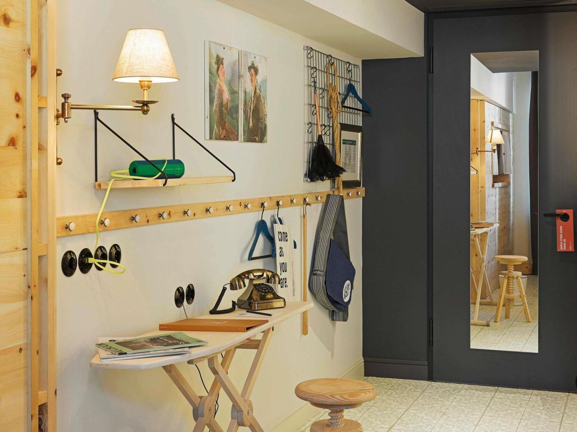 Medium Room