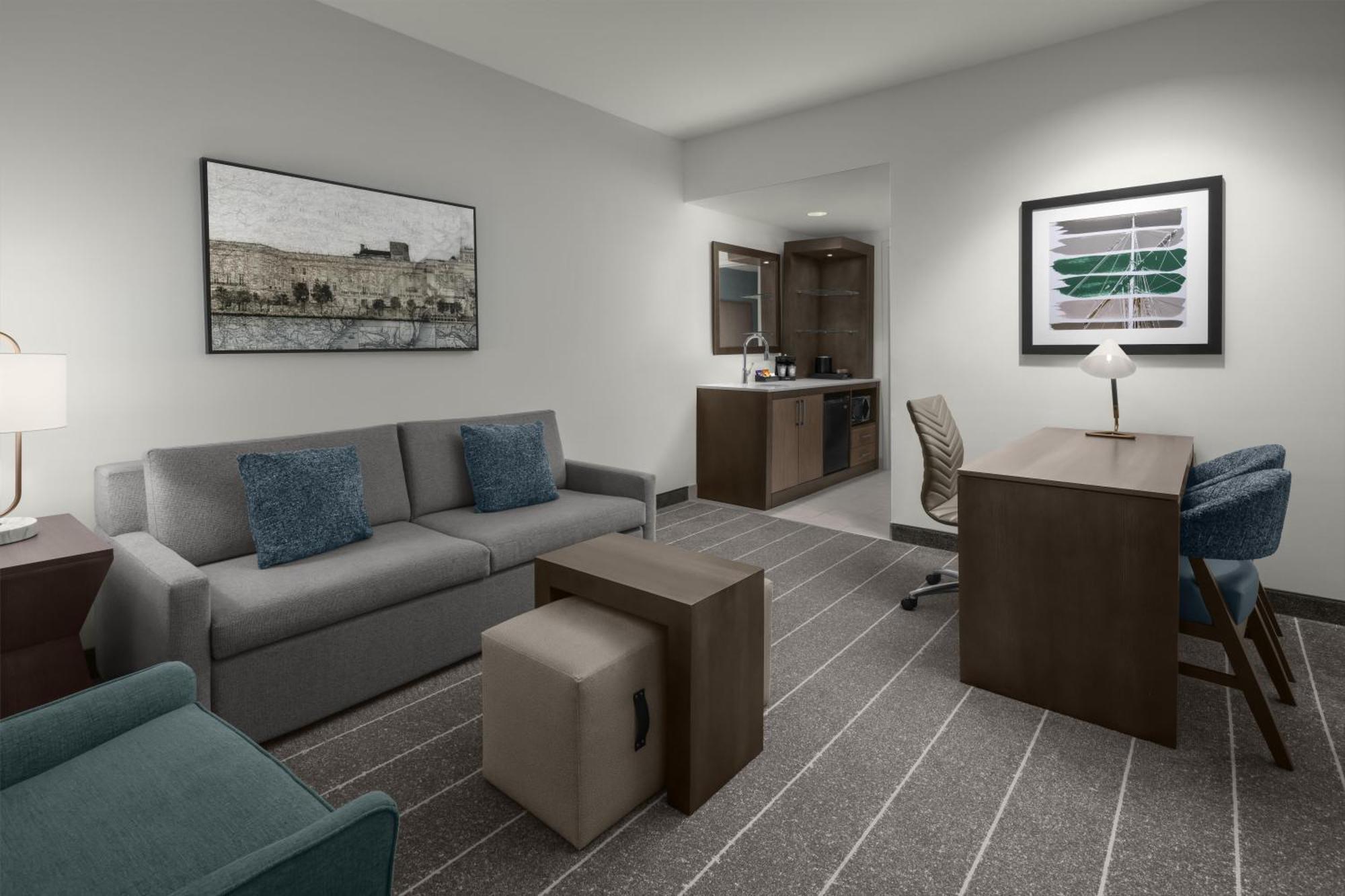 Queen Suite Two Queen Beds