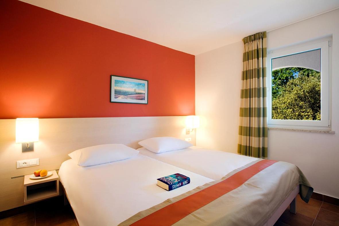 Room 2 Hotel