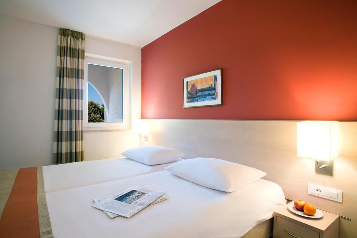 Room 2 Hotel