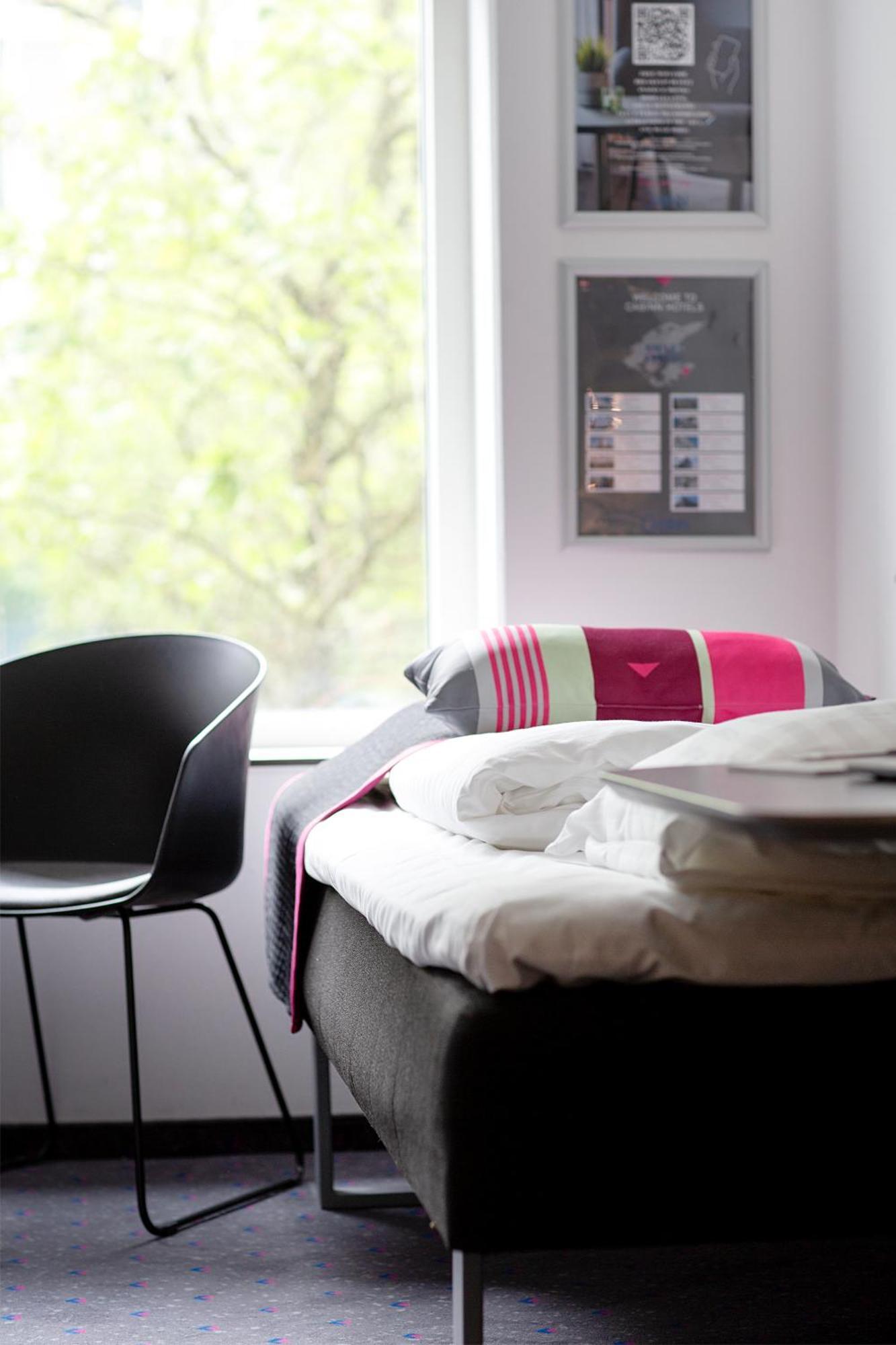 Twin Bed Apartment