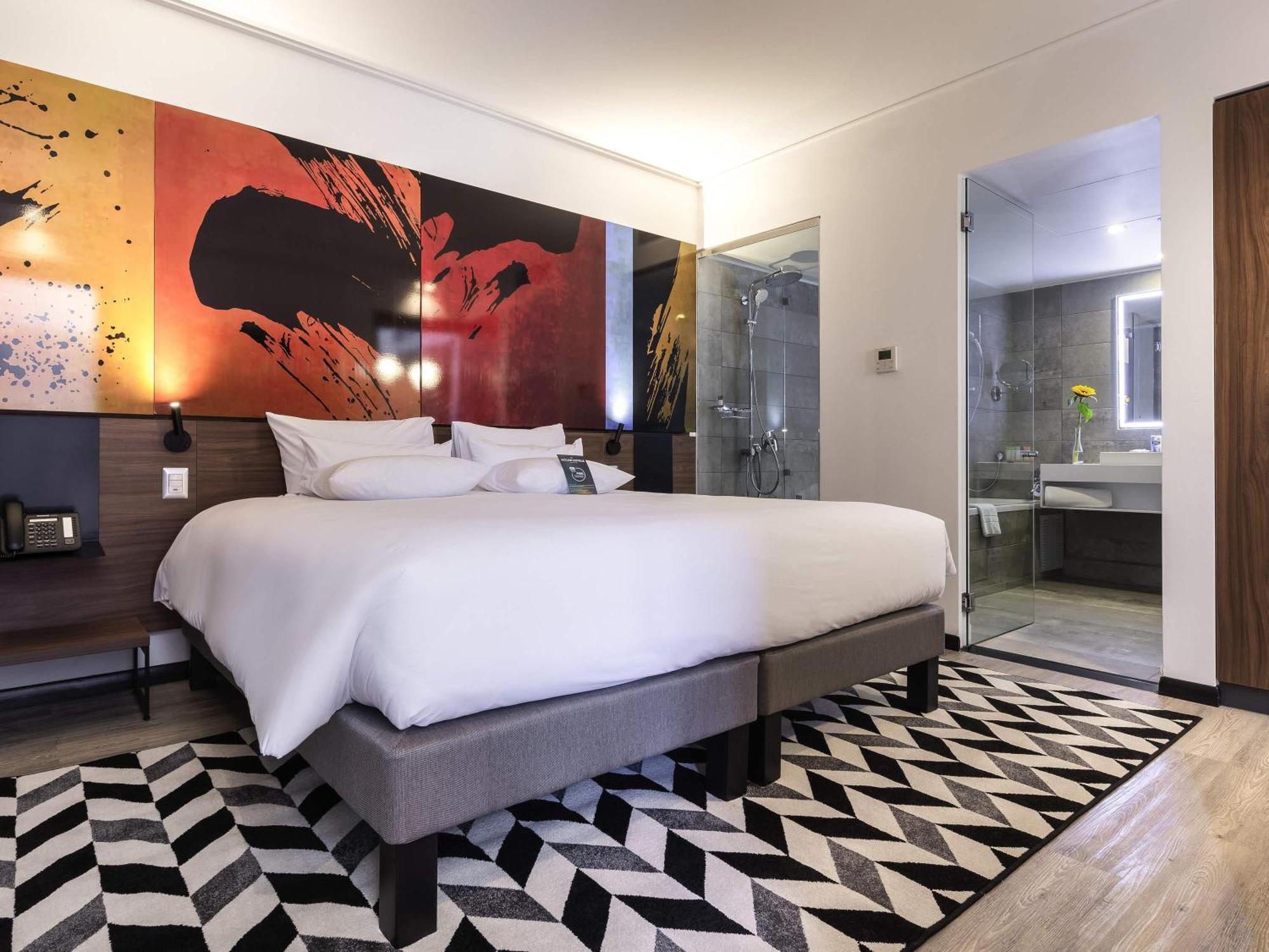 Standard Queen Room Reduced mobility guests