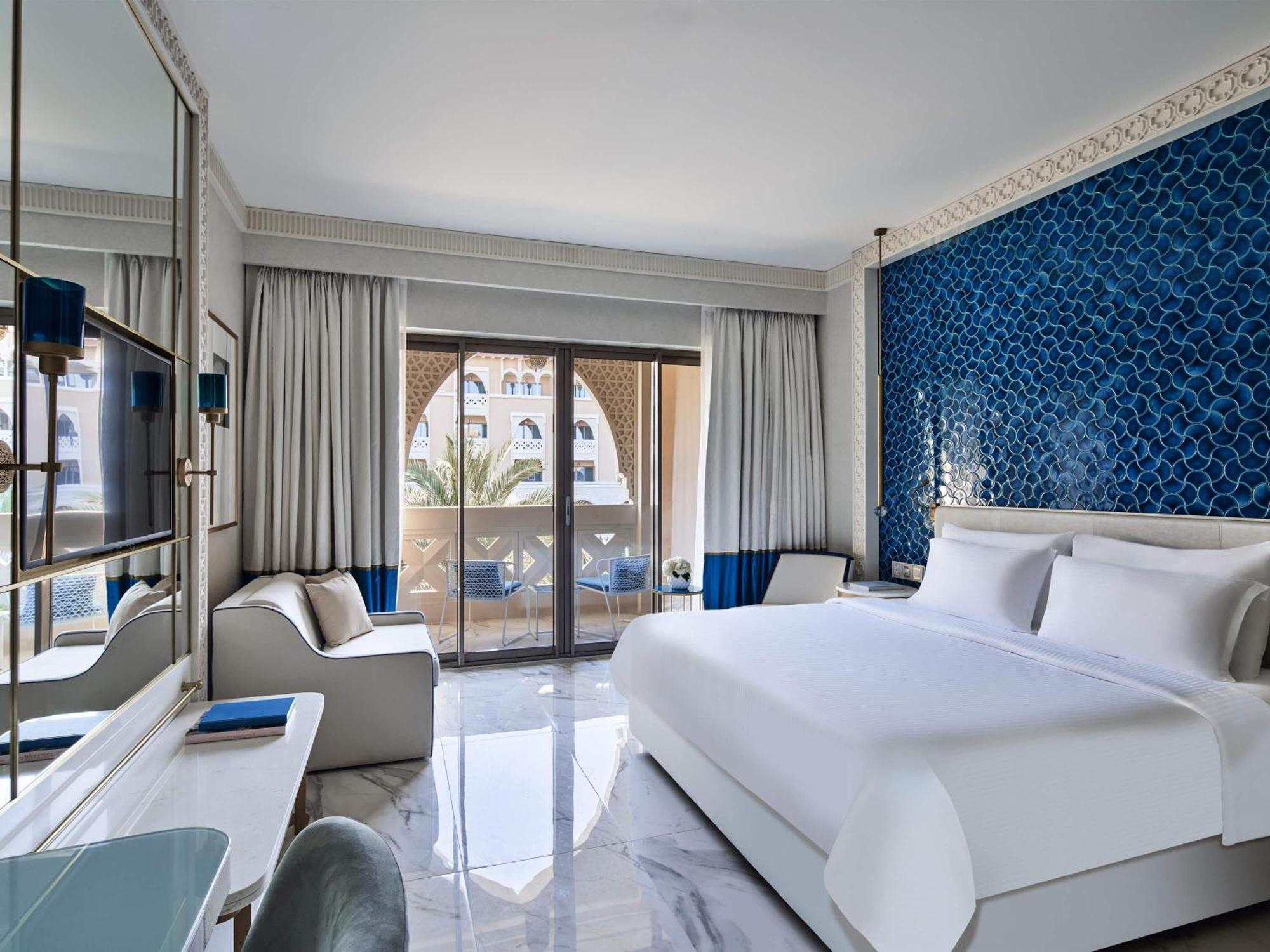 Deluxe King Room Garden View