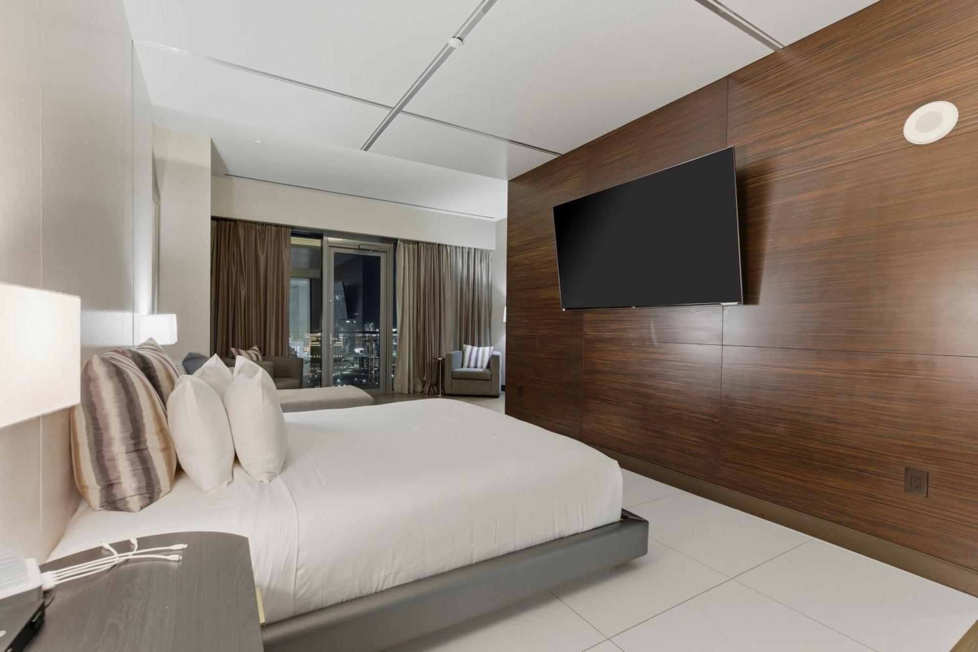 Skyline Playboy‑Style 3300sqft Penthouse | Full Strip View & Private Balcony