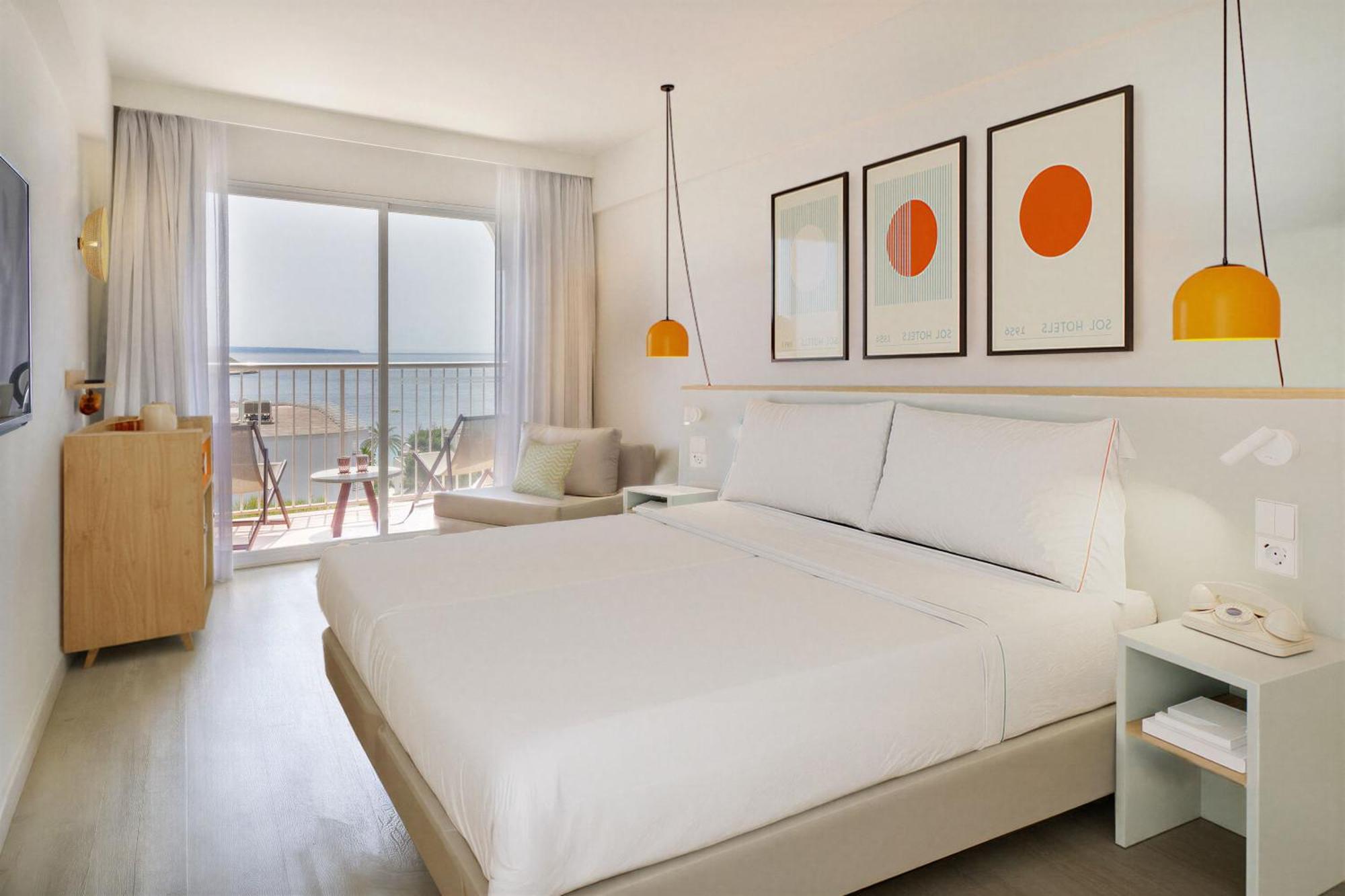 Double or Twin Room Sea View