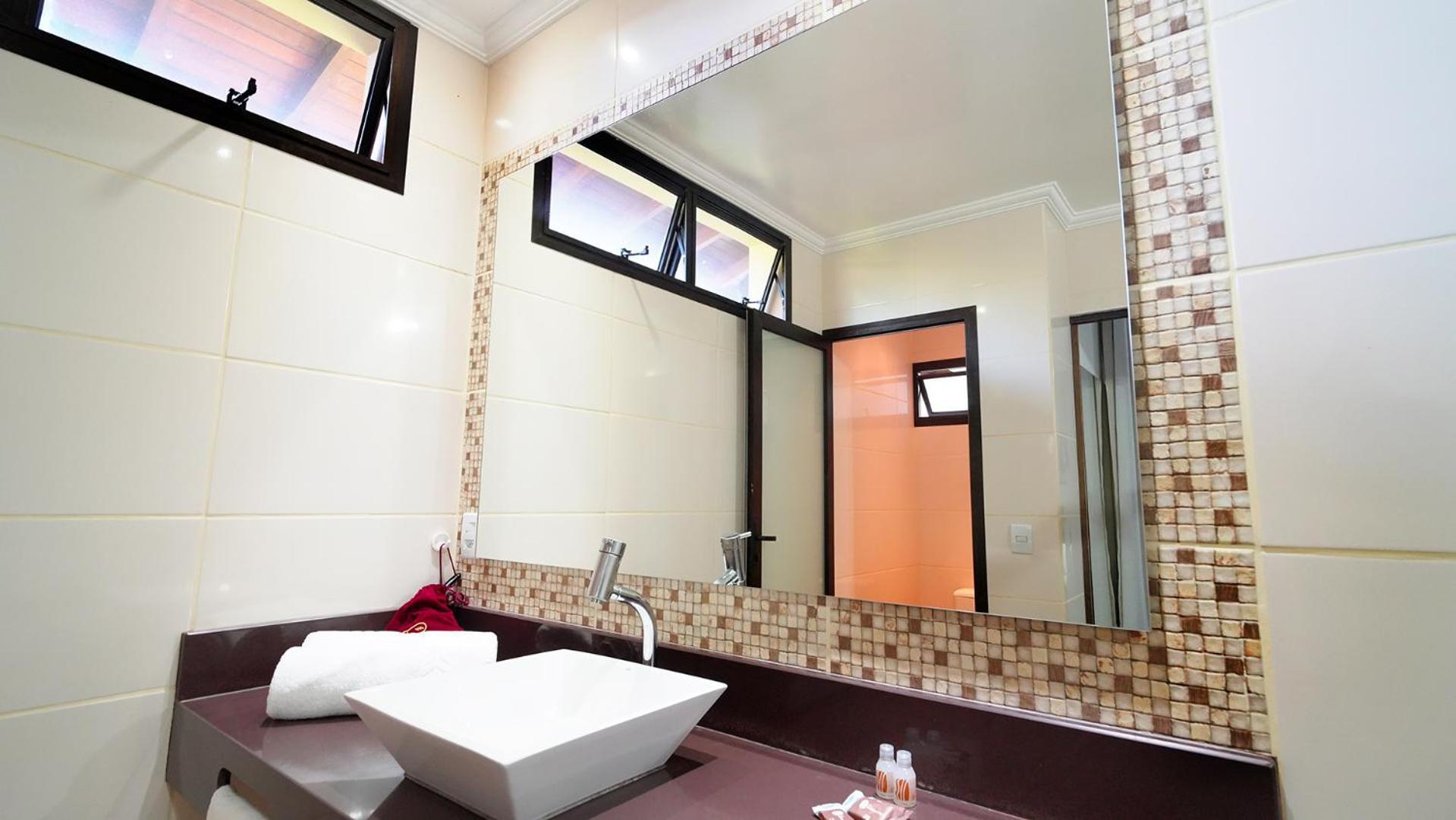 Queen Room Spa Bath
