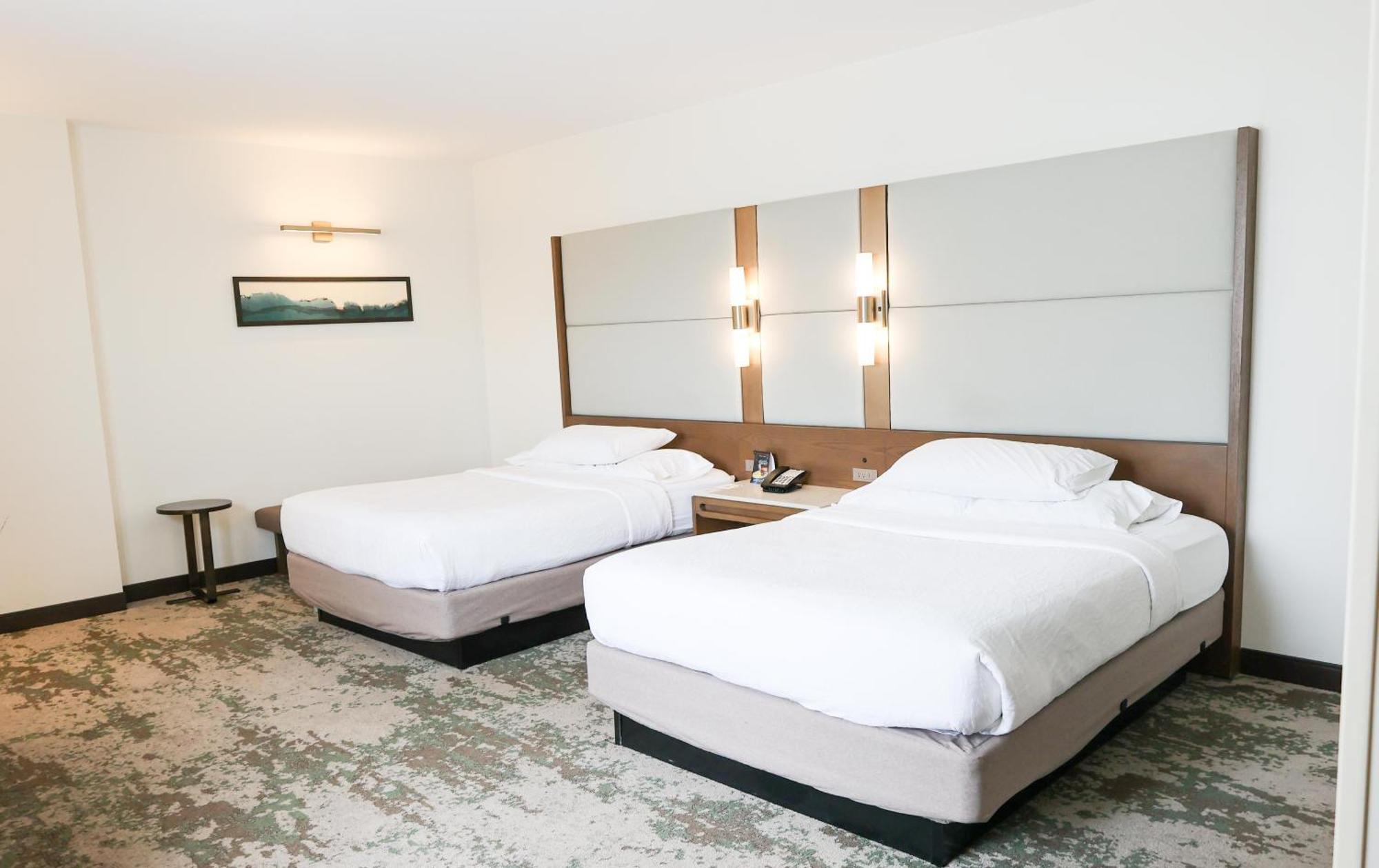 Queen Room Two Queen Beds Hearing Access