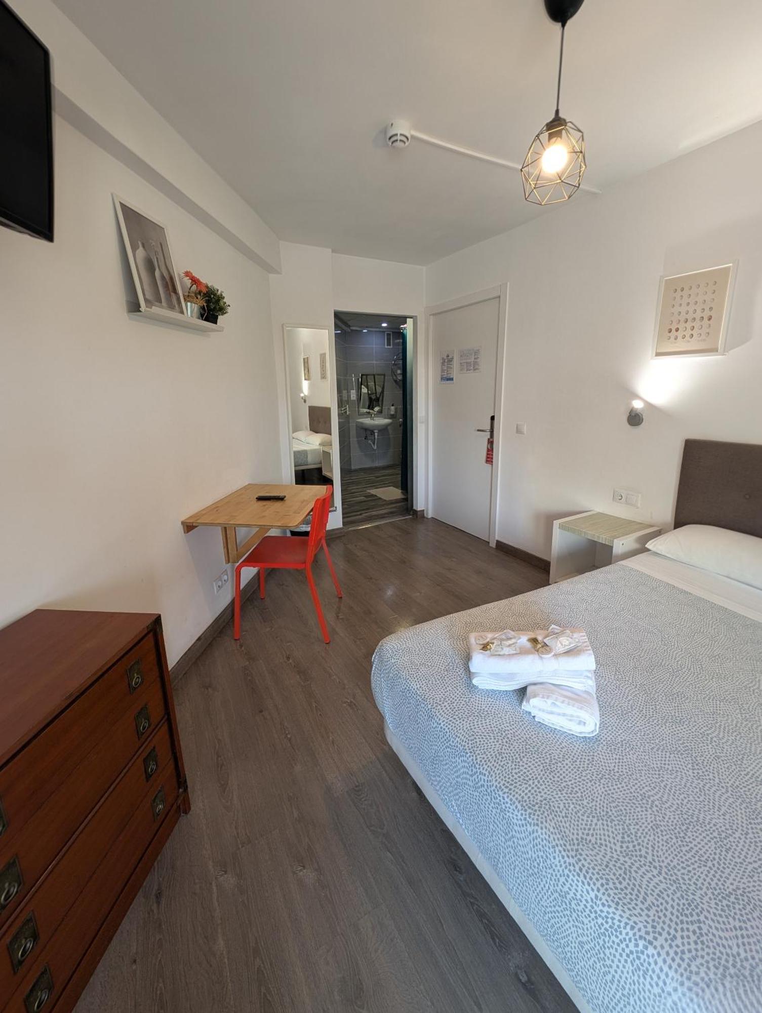 Double Room Private Bathroom