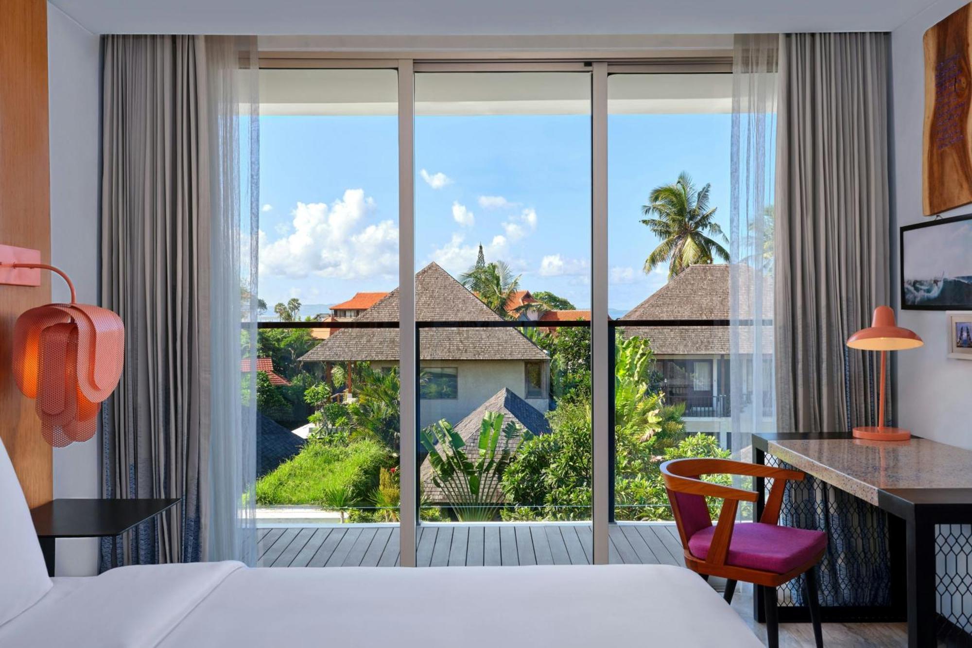 Aloft Balcony King Room