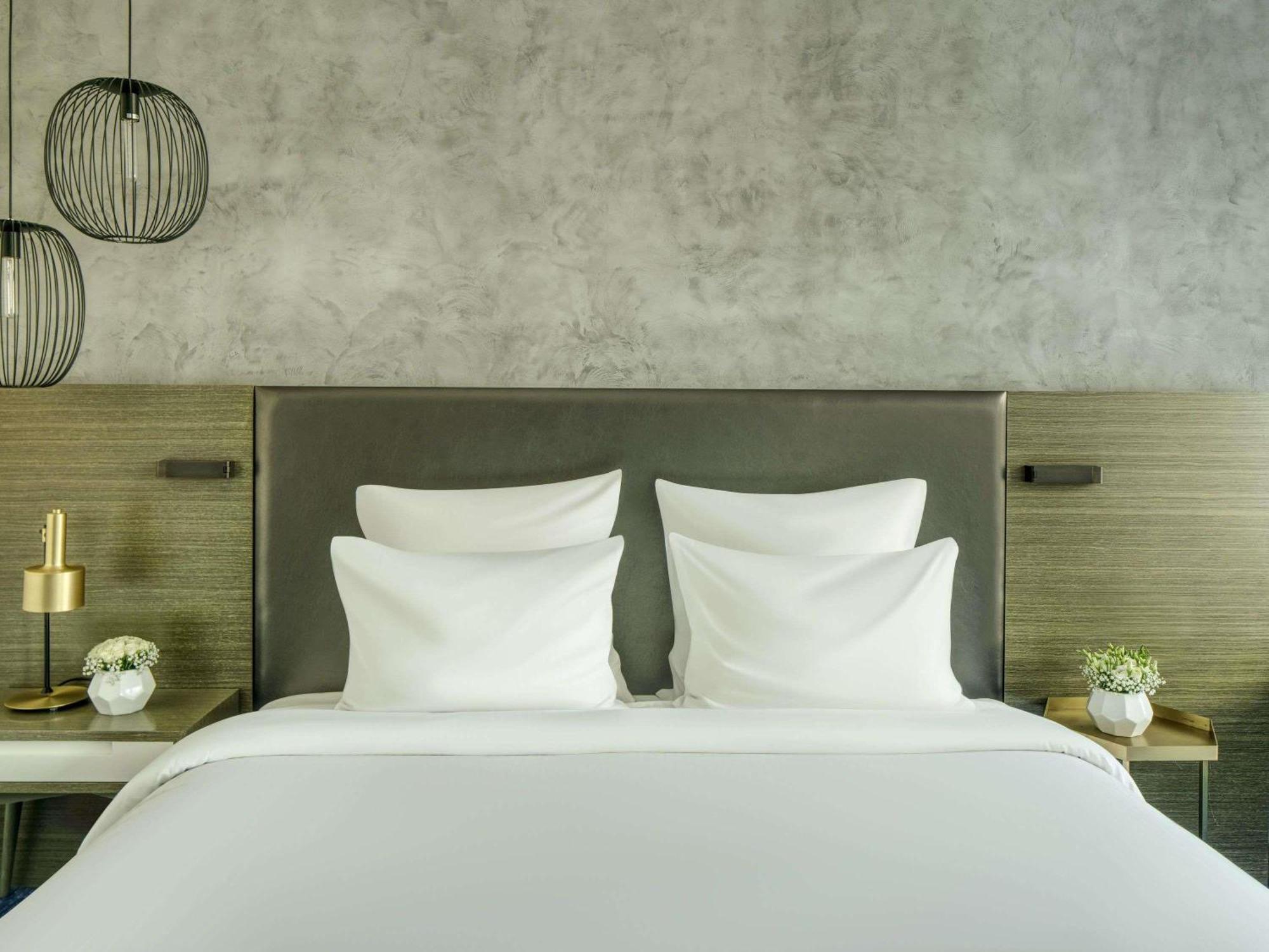 Superior King Room City View