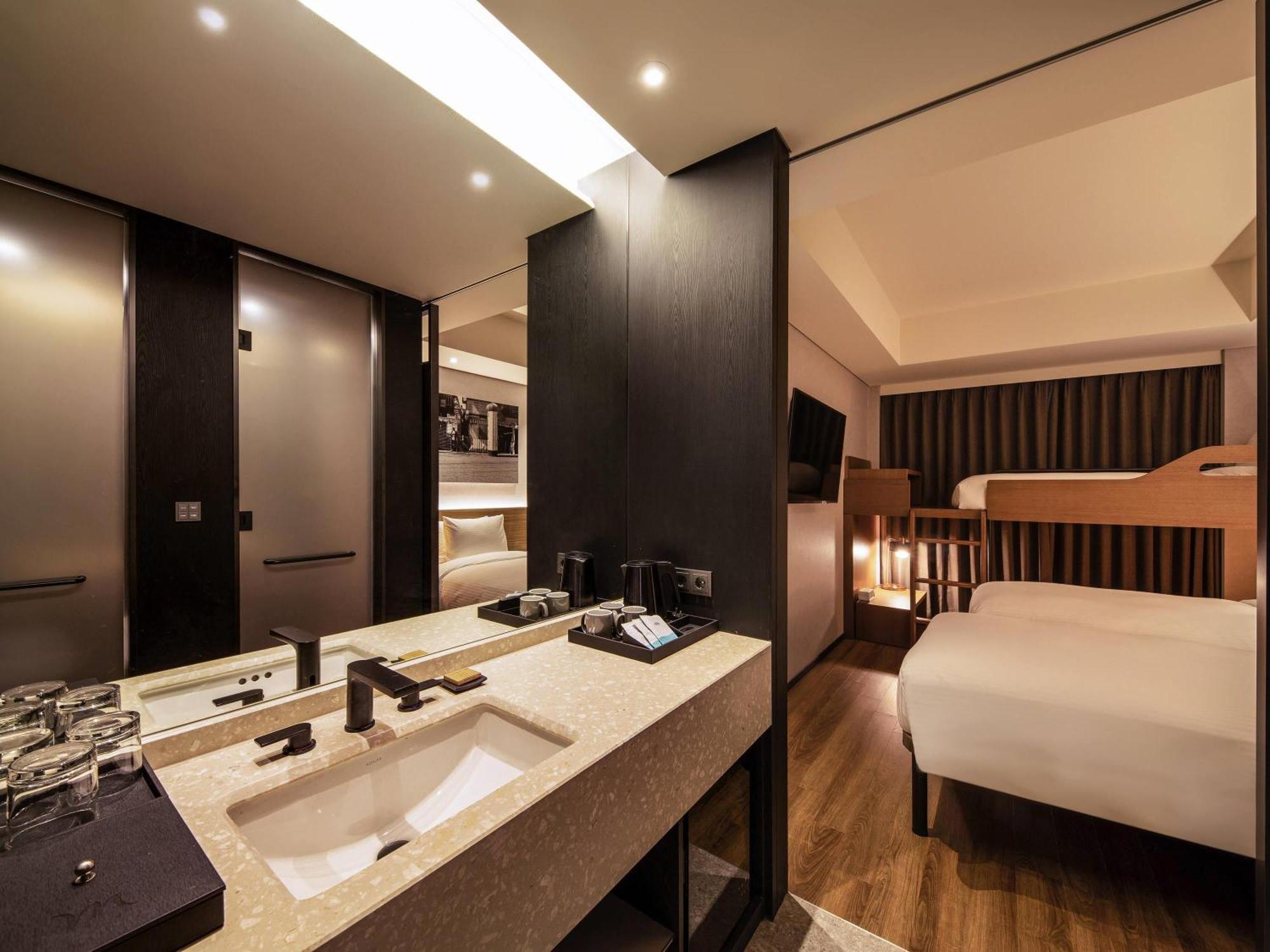 Superior Triple Room Three Single Beds