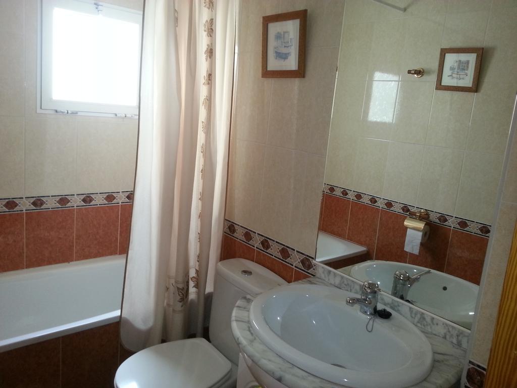 Twin Room with Shared Bathroom,182415876:JPEG