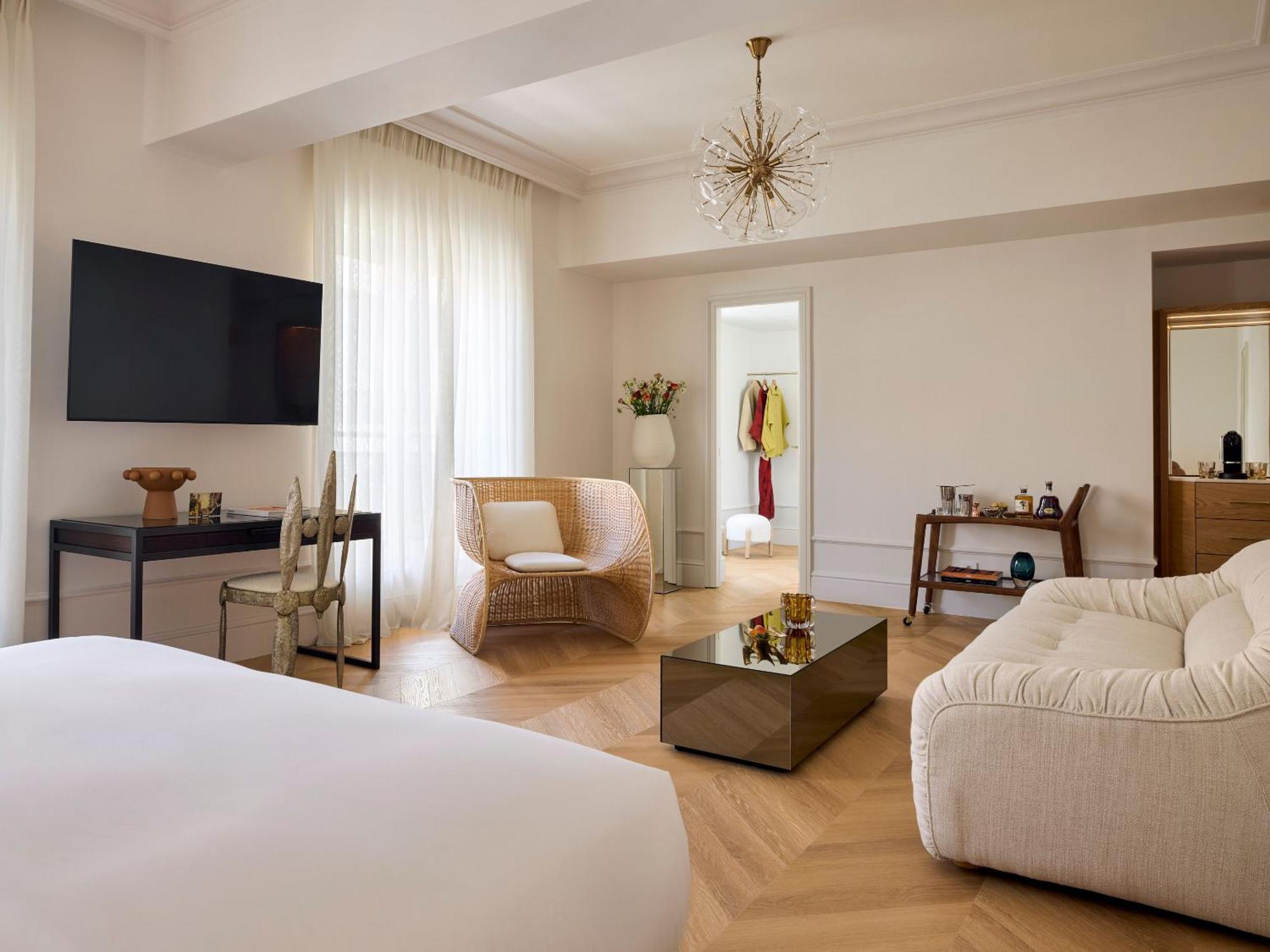 Deluxe Suite