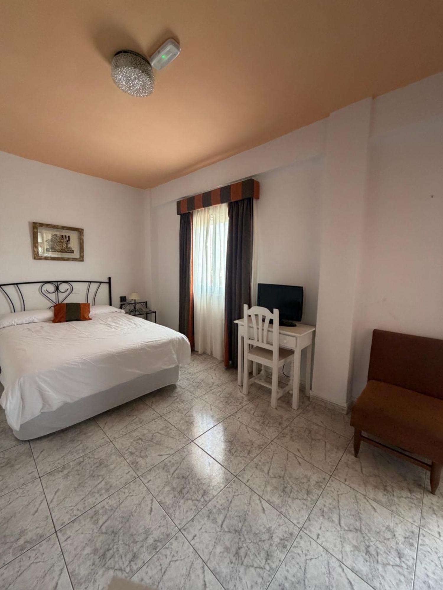 Standard Queen Room