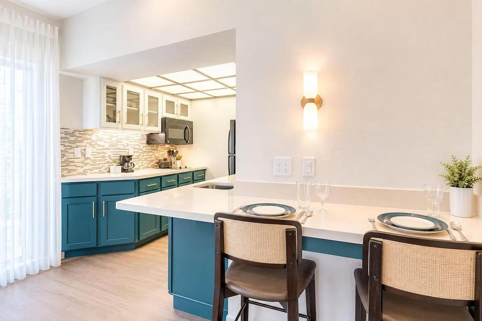 One-Bedroom Queen Suite