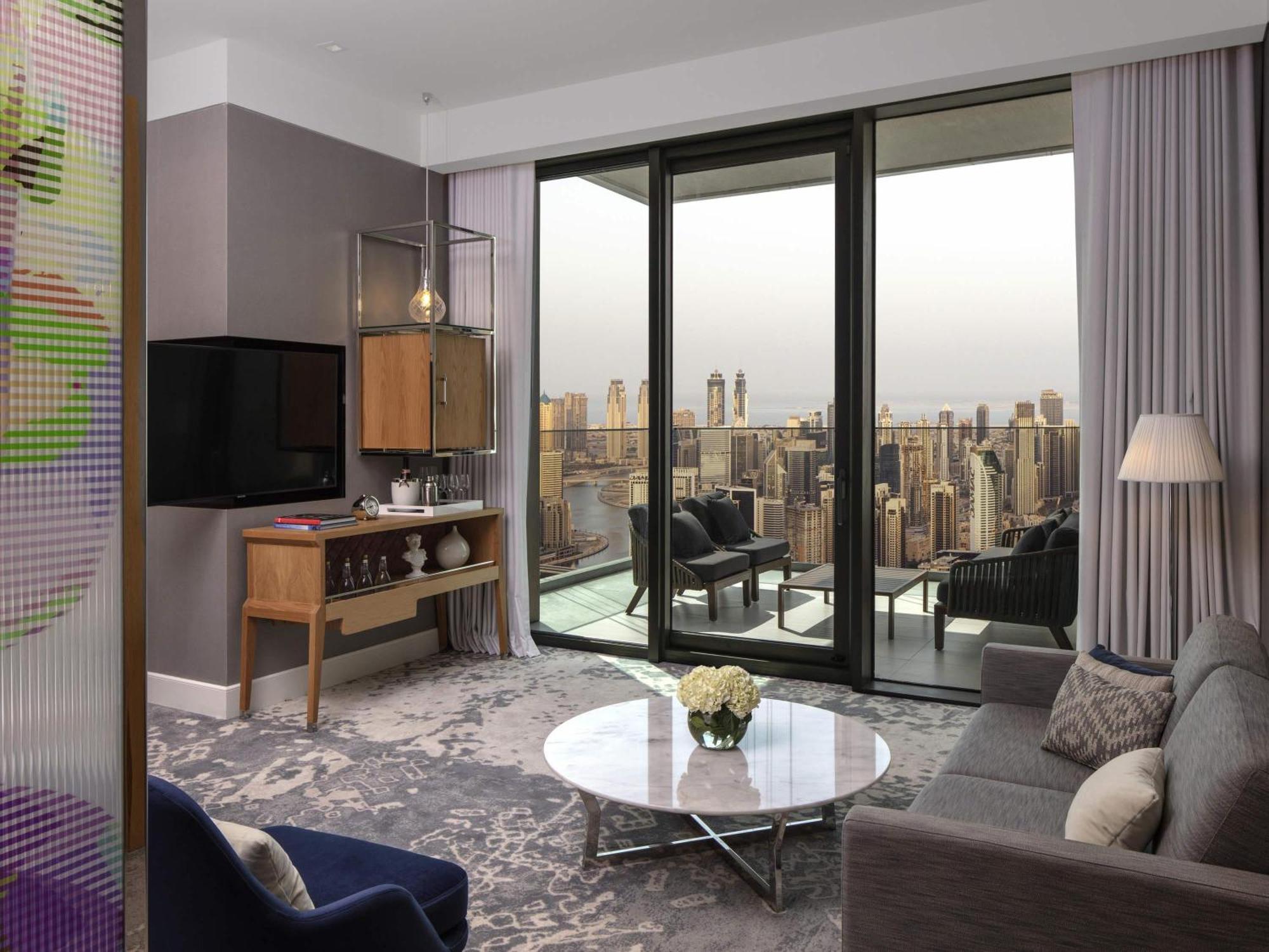 Sky Premium King Balcony