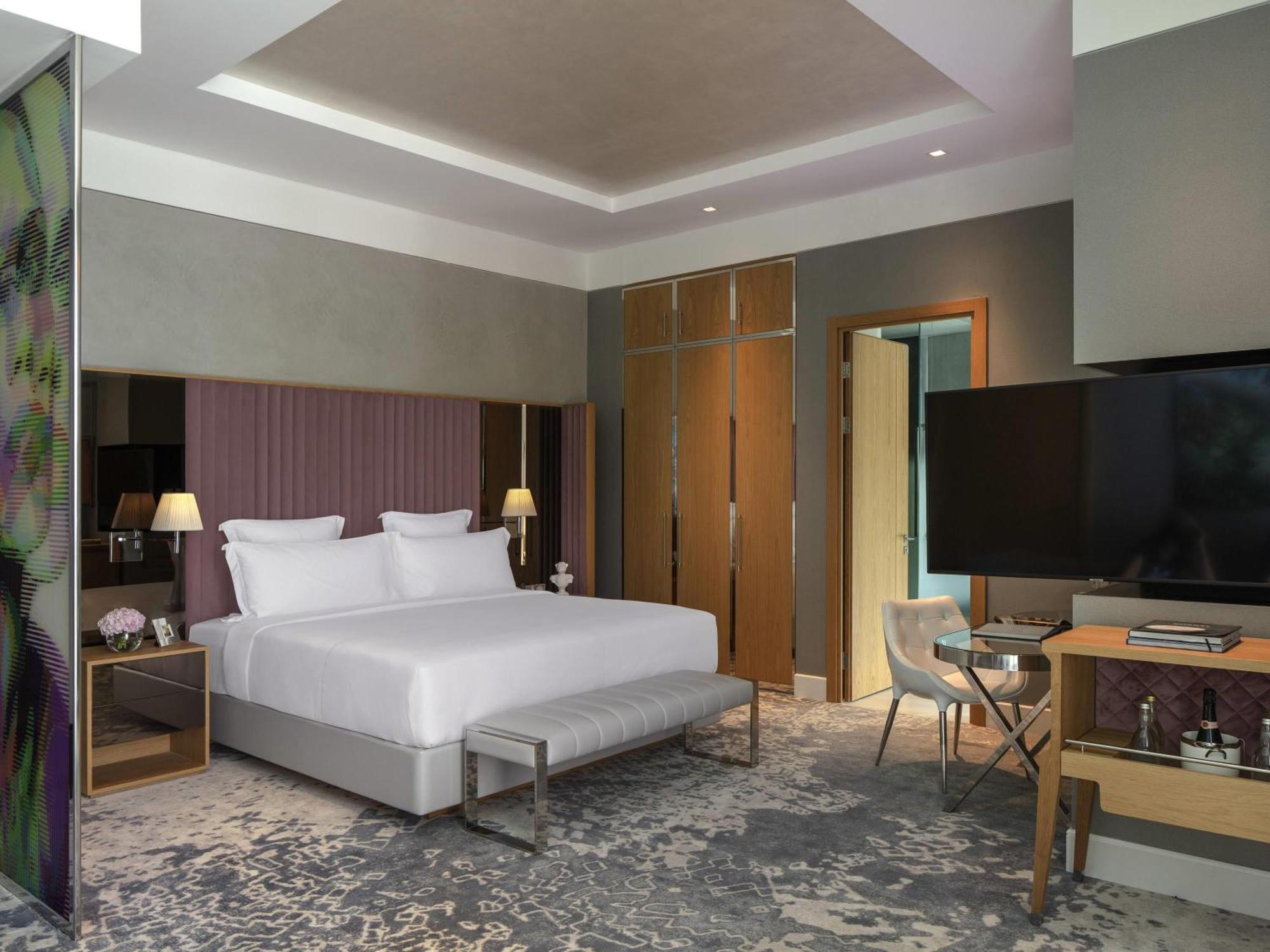 Sky Premium King Balcony