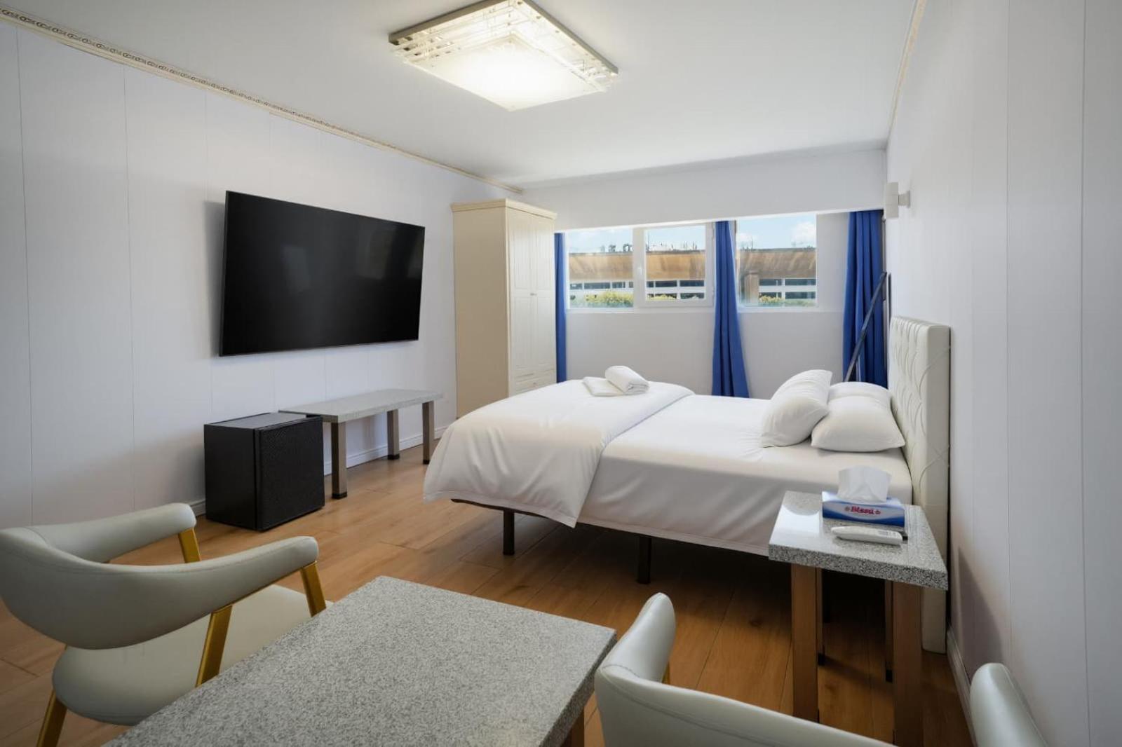 Large Single Room