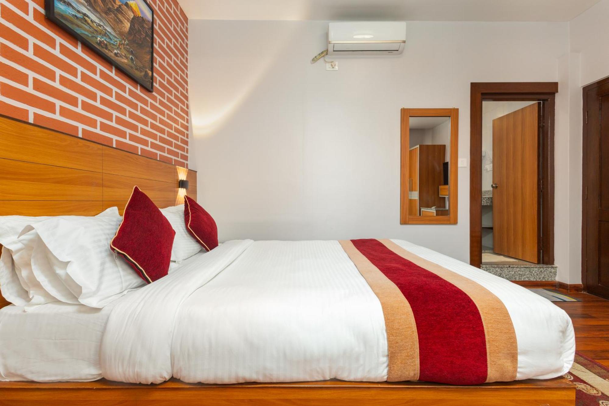 Deluxe Double Room Complimentary Airport Pickup International Flights