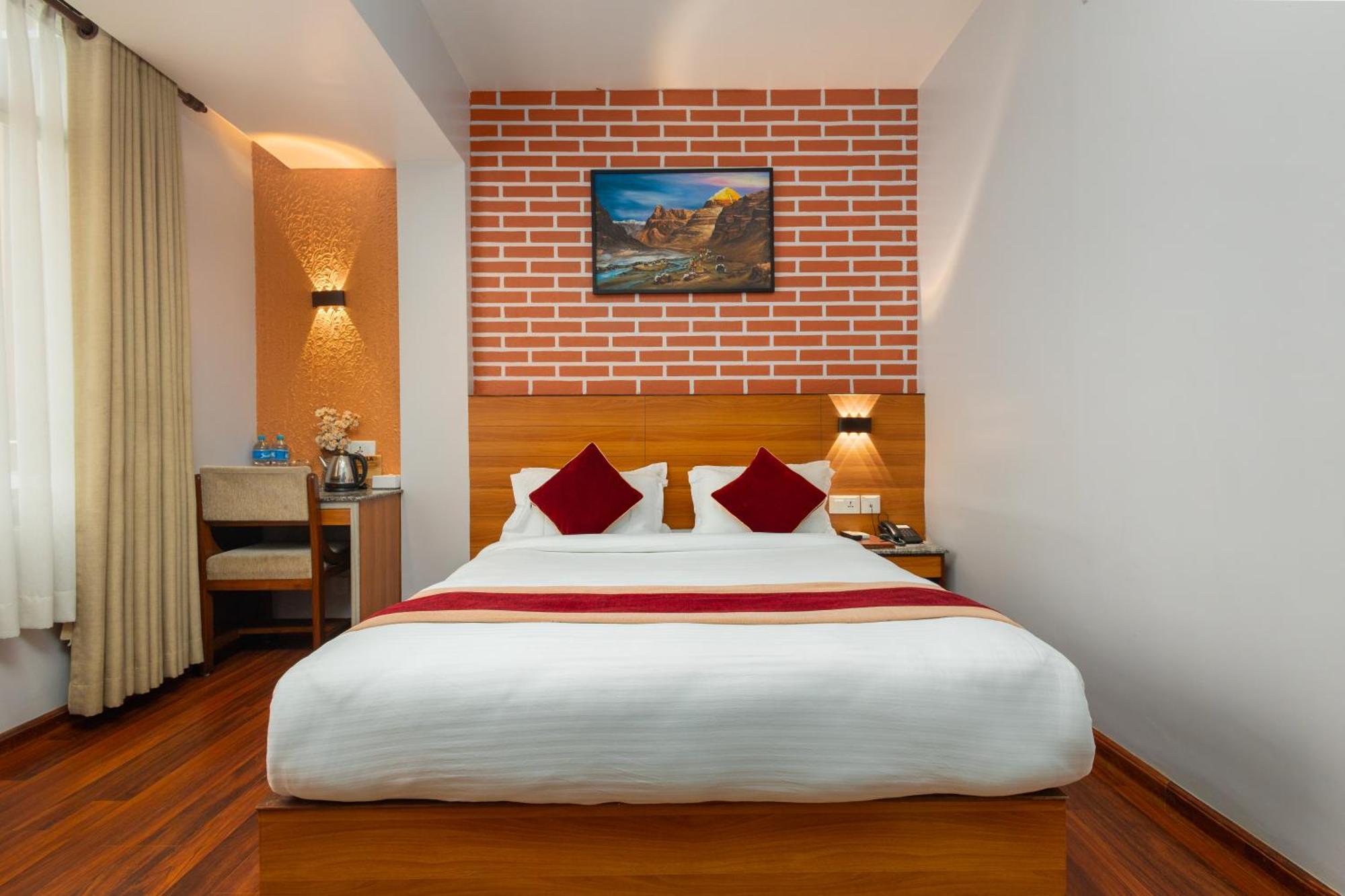 Deluxe Double Room Complimentary Airport Pickup International Flights